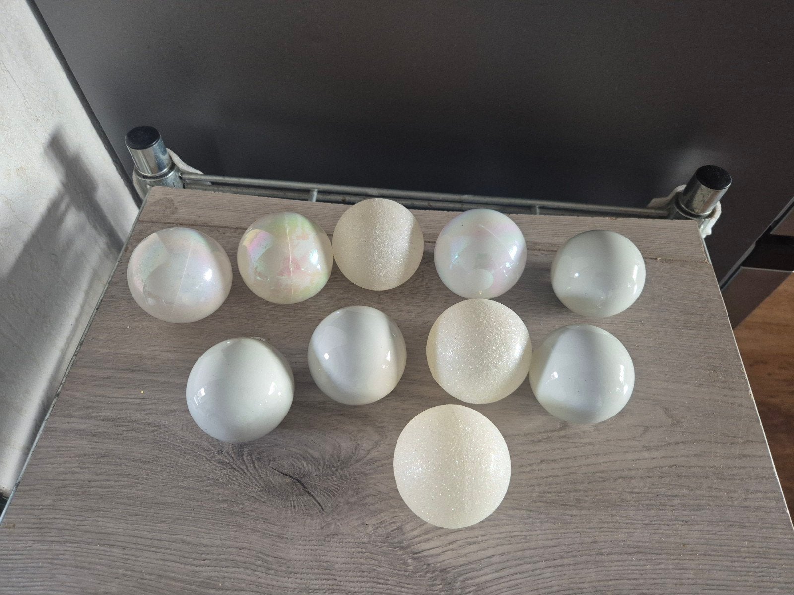 10 witte kerstballen, Diversen, Ophalen of Verzenden, Zo goed als nieuw