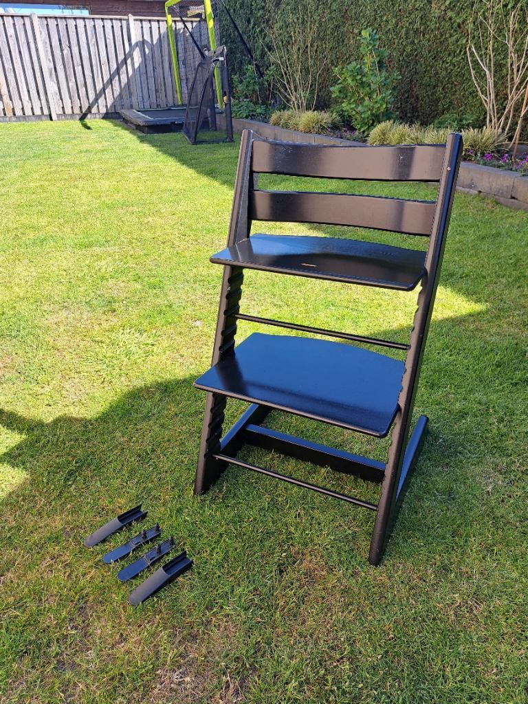 Te koop: Stokke Tripp Trapp kinderetoel (nieuw model, zwart), Ophalen, Gebruikt, Meegroeistoel