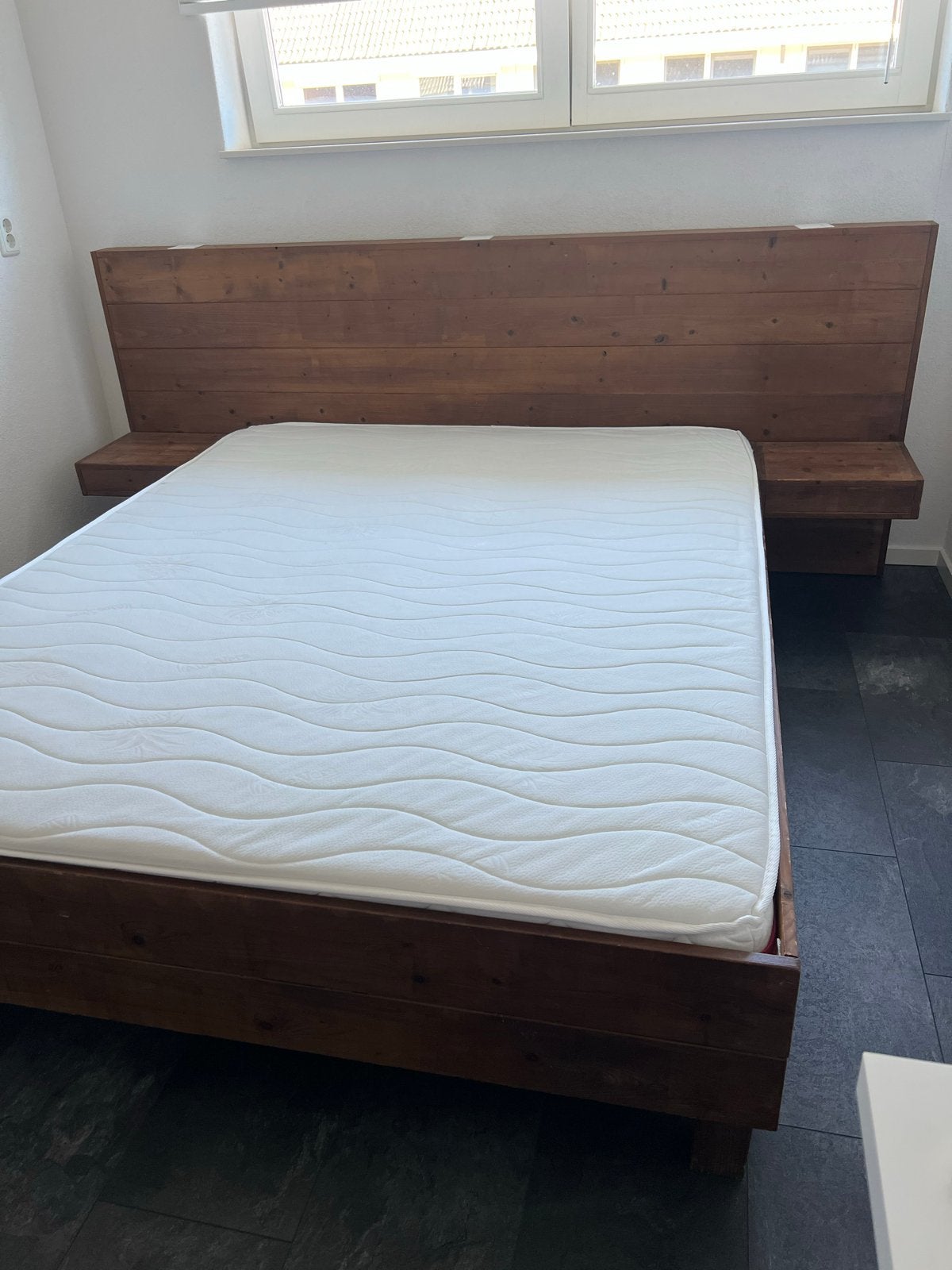 Tweepersoonsbed van massief hout met nachtkastjes, Gebruikt, Bruin, Tweepersoons, Ophalen of Verzenden