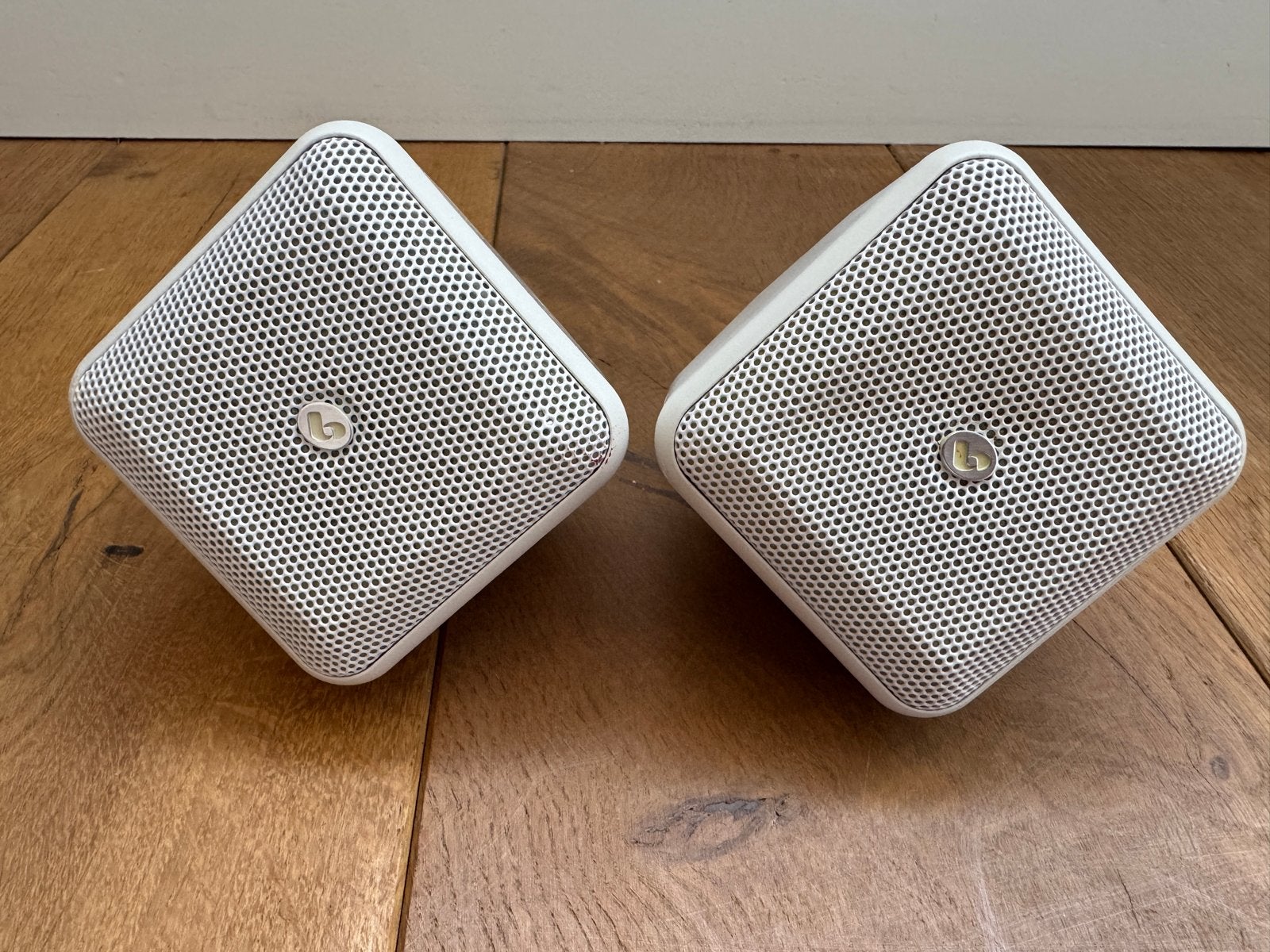 Boston Soundware XS satelliet speakers wit, Gebruikt, Inclusief muurbeugels, Overige typen, Ophalen