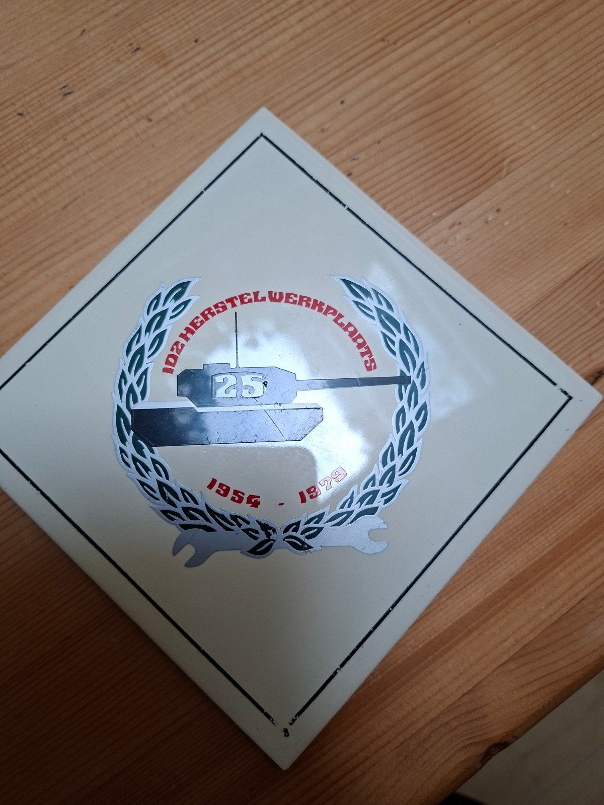 102 HerstelwerkplaatsJublieum1954-1979 koninkrijke landmacht, Verzamelen, Ophalen of Verzenden, Landmacht, Nederland
