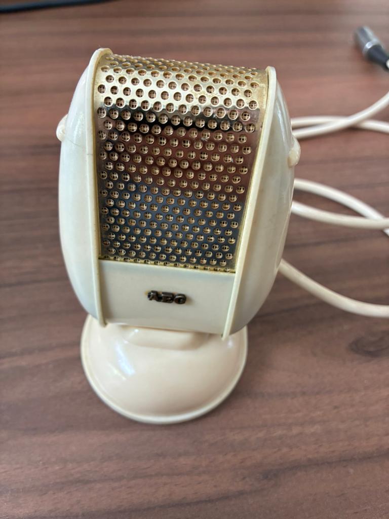 AEG D11/HI Hi-Z tafelmicrofoon werkend jaren 50/60, Muziek en Instrumenten, Microfoons, Ophalen of Verzenden, Gebruikt