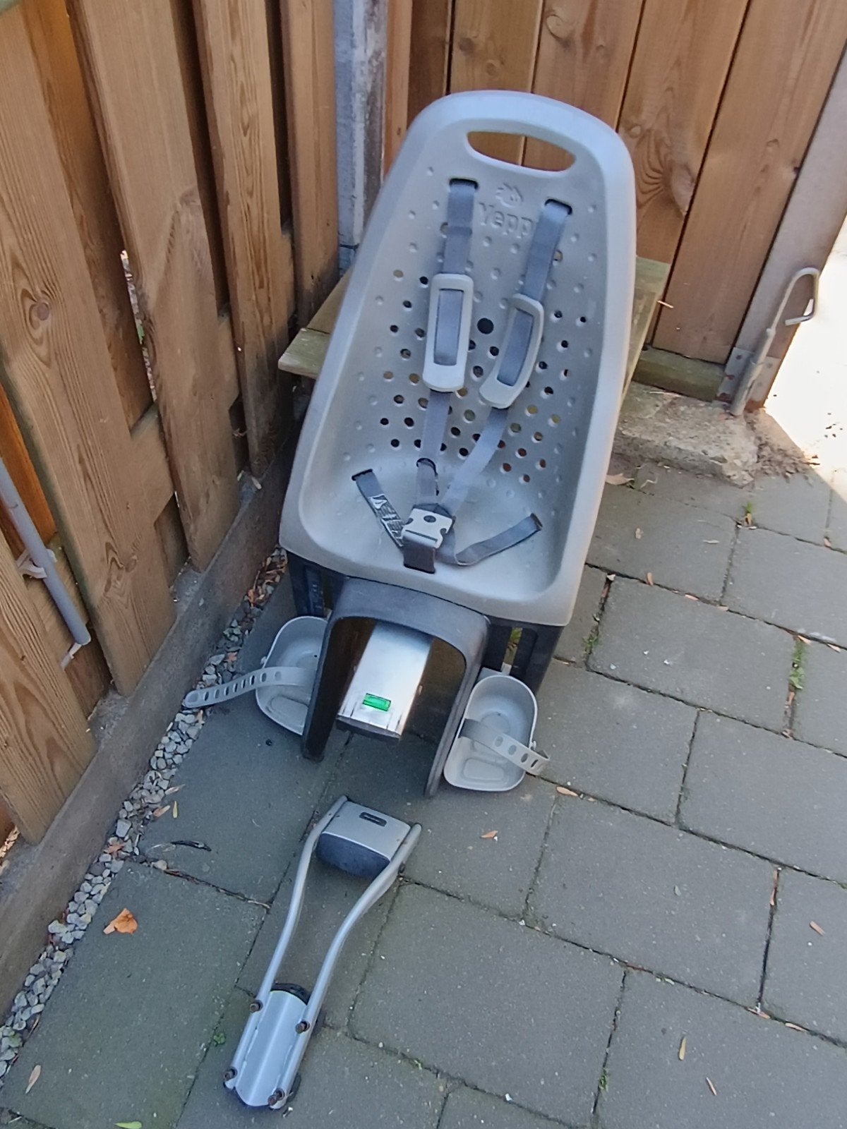 fietsstoeltje achter van Yepp tot 22 kg compleet, Fietsen en Brommers, Fietsaccessoires | Fietsstoeltjes, Ophalen, Zo goed als nieuw