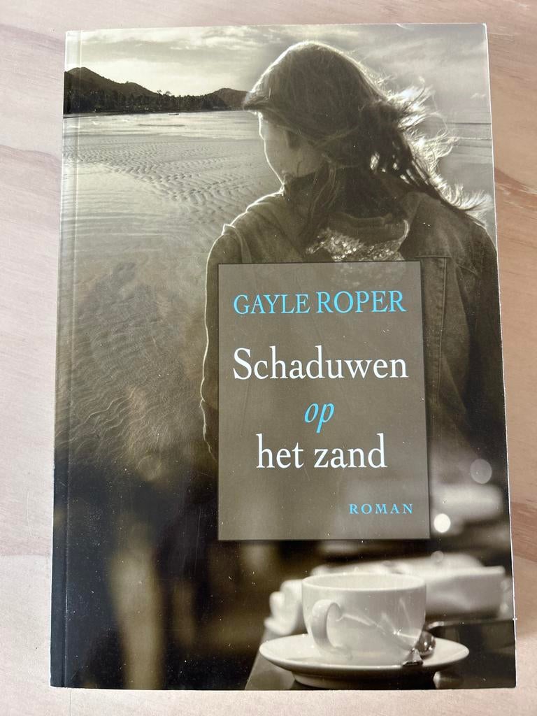 Schaduwen op het zand - Gayle Roper, Ophalen of Verzenden, Gelezen, Nederland