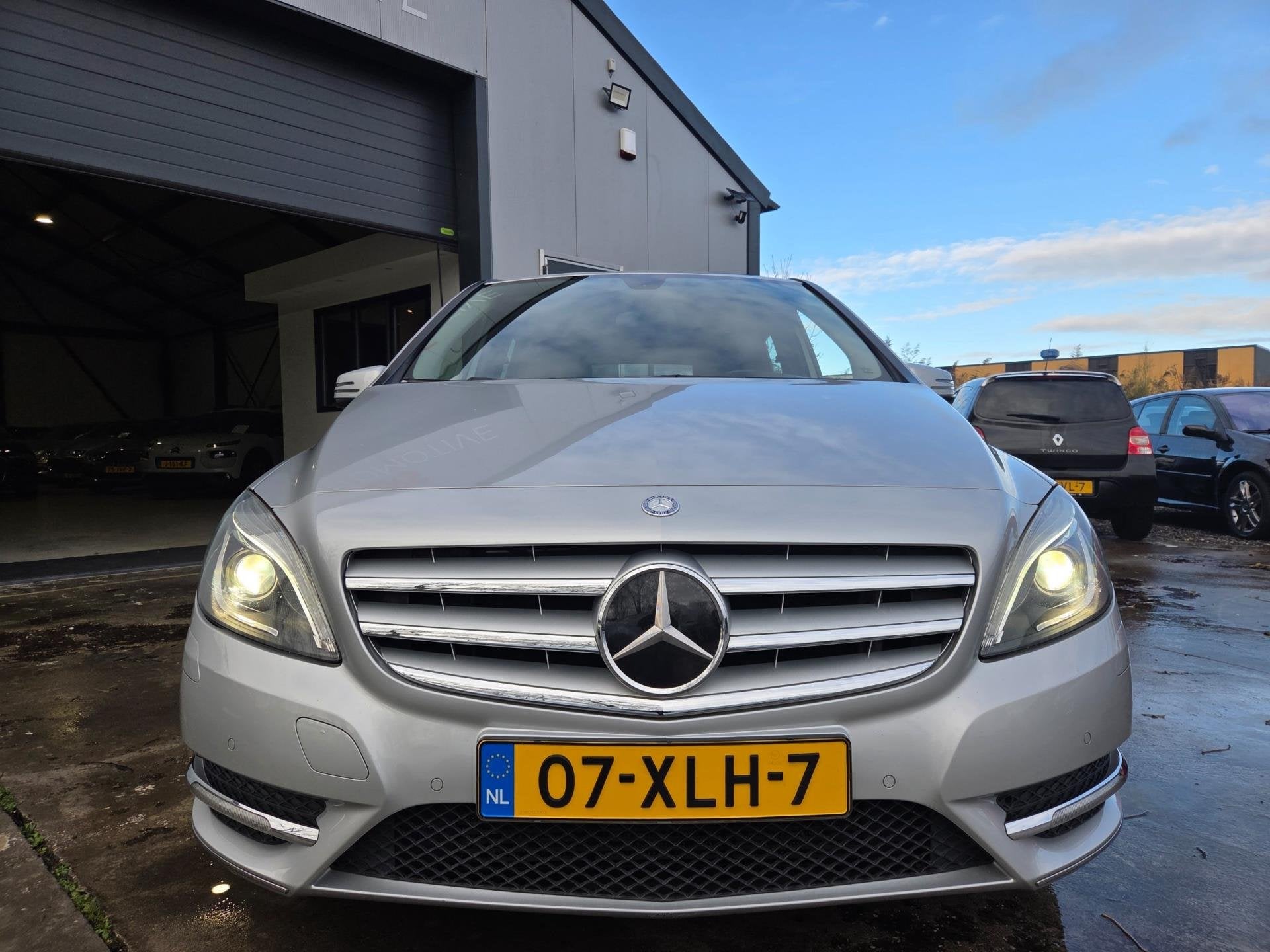Mercedes-Benz B-klasse 180 Ambition XENON PDC NAVI, Auto's, Voorwielaandrijving, Euro 5, Stof, Gebruikt