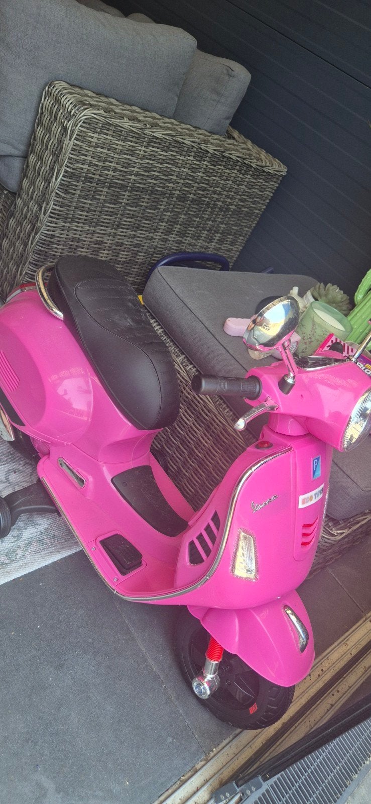 Roze Vespa kinder scooter, Ophalen of Verzenden, Zo goed als nieuw