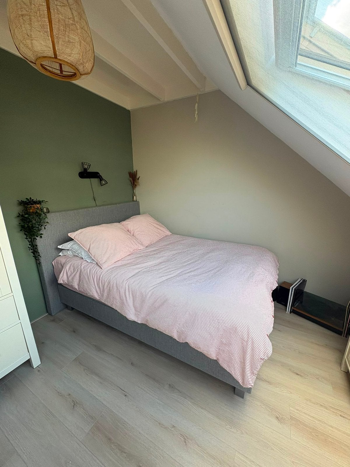 Boxspring (grijs) 140x200 (zeer nette staat), Ophalen, Tweepersoons, 140 cm, Zo goed als nieuw