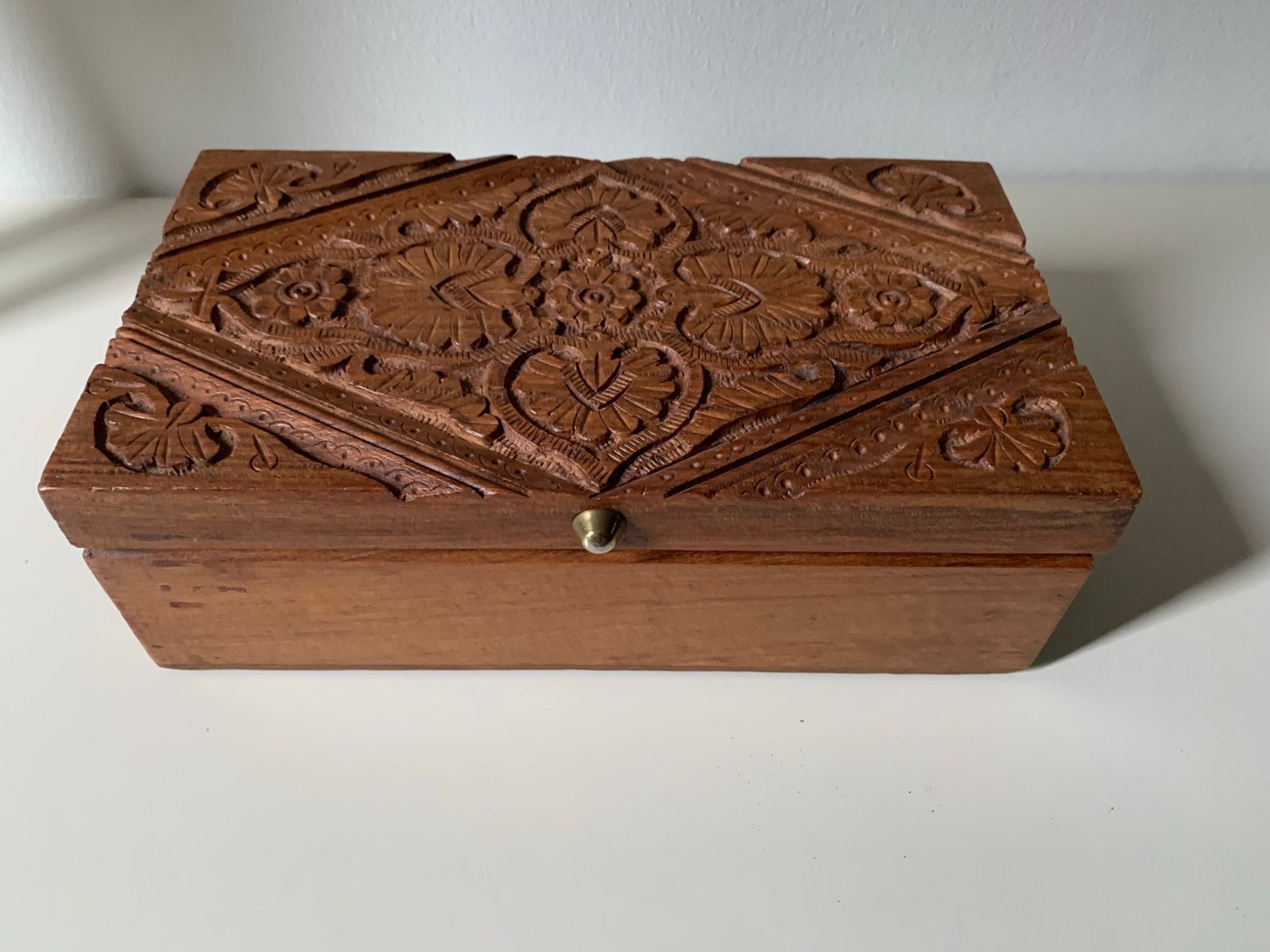 Houten kistje (28x9x15)-houtsnijwerk- sieraden-/Etc., Ophalen of Verzenden