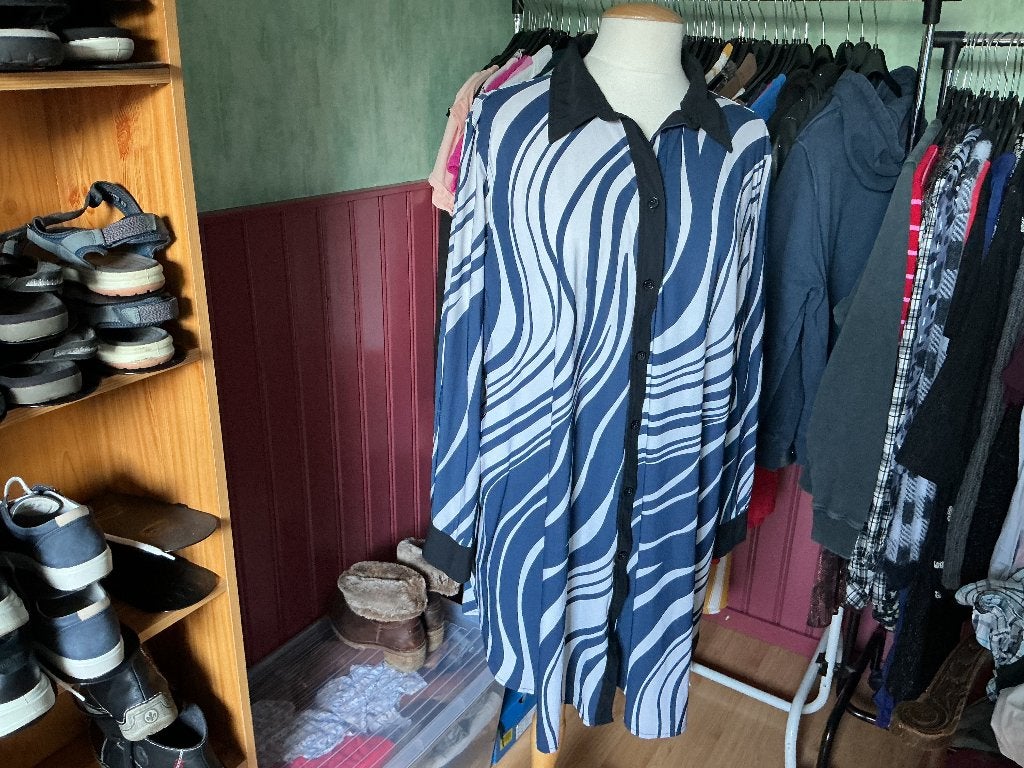 Blauw witte blouse van plus basics. Maat 48, Plus Basics, Blauw, Blouse of Tuniek, Ophalen of Verzenden