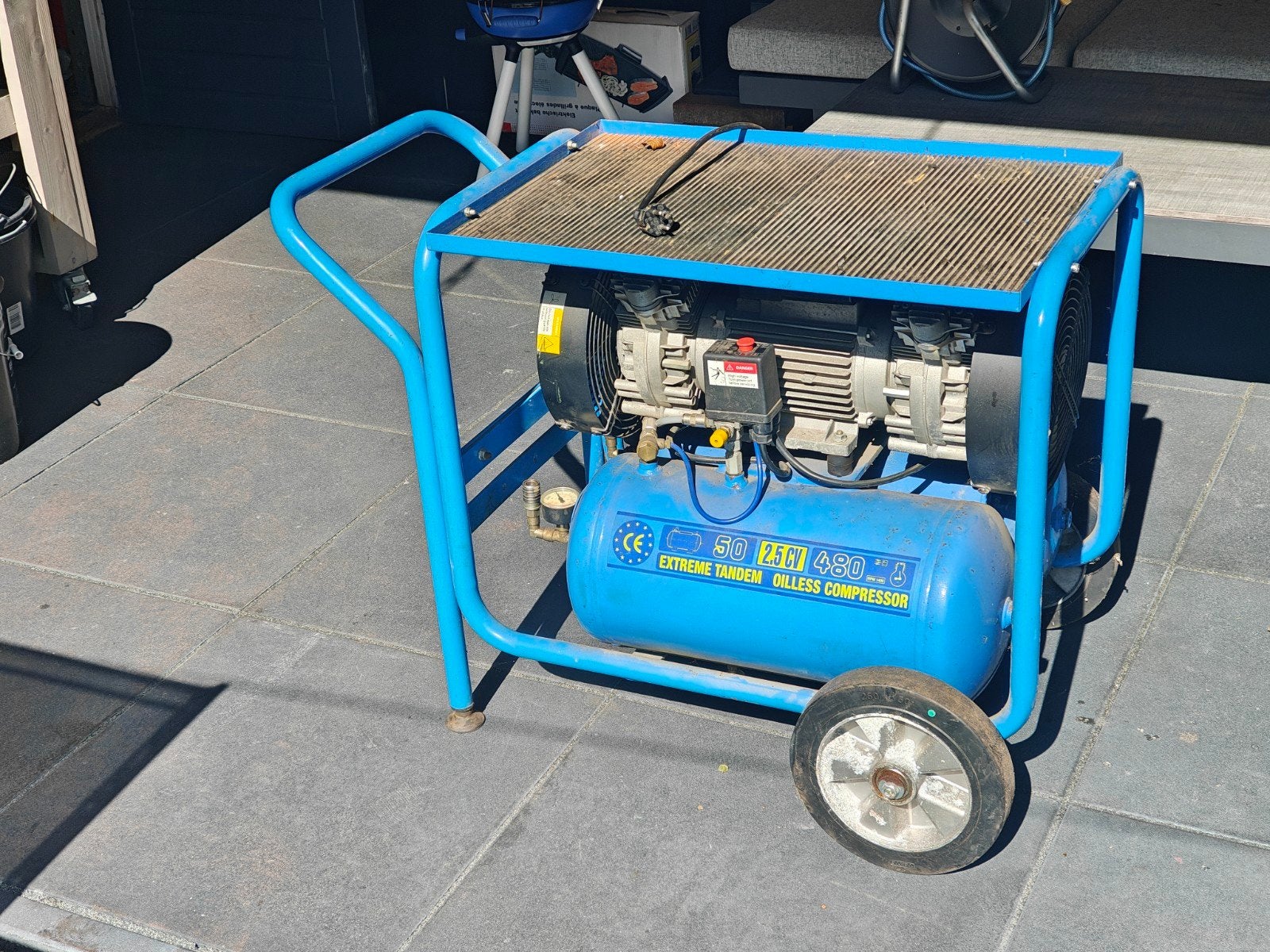 Contimac Compressor, 4 cilinder, 2.5pk, 50L - Bouwt langzaam, Doe-het-zelf en Verbouw, Ophalen, Mobiel, Gebruikt, 6 tot 10 bar