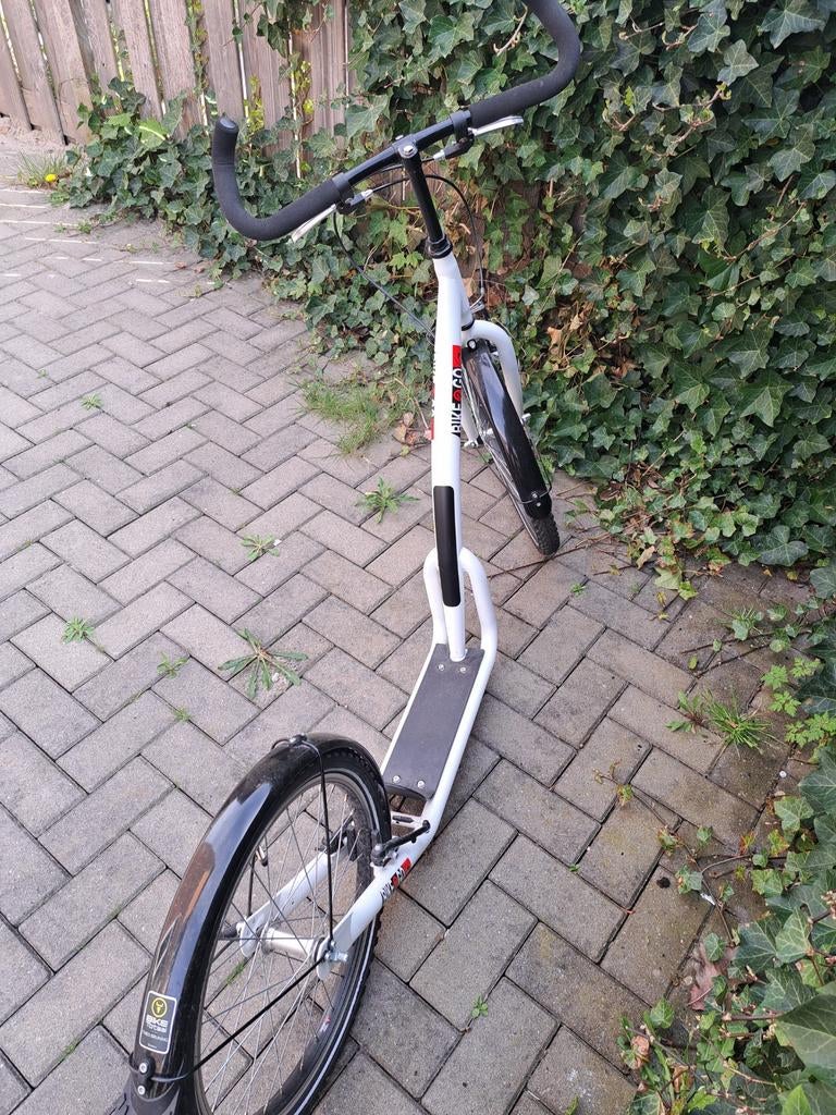 Mooie witte step - Bike 2 Go, Ophalen of Verzenden, Gebruikt, Gewone step, Bike 2 Go