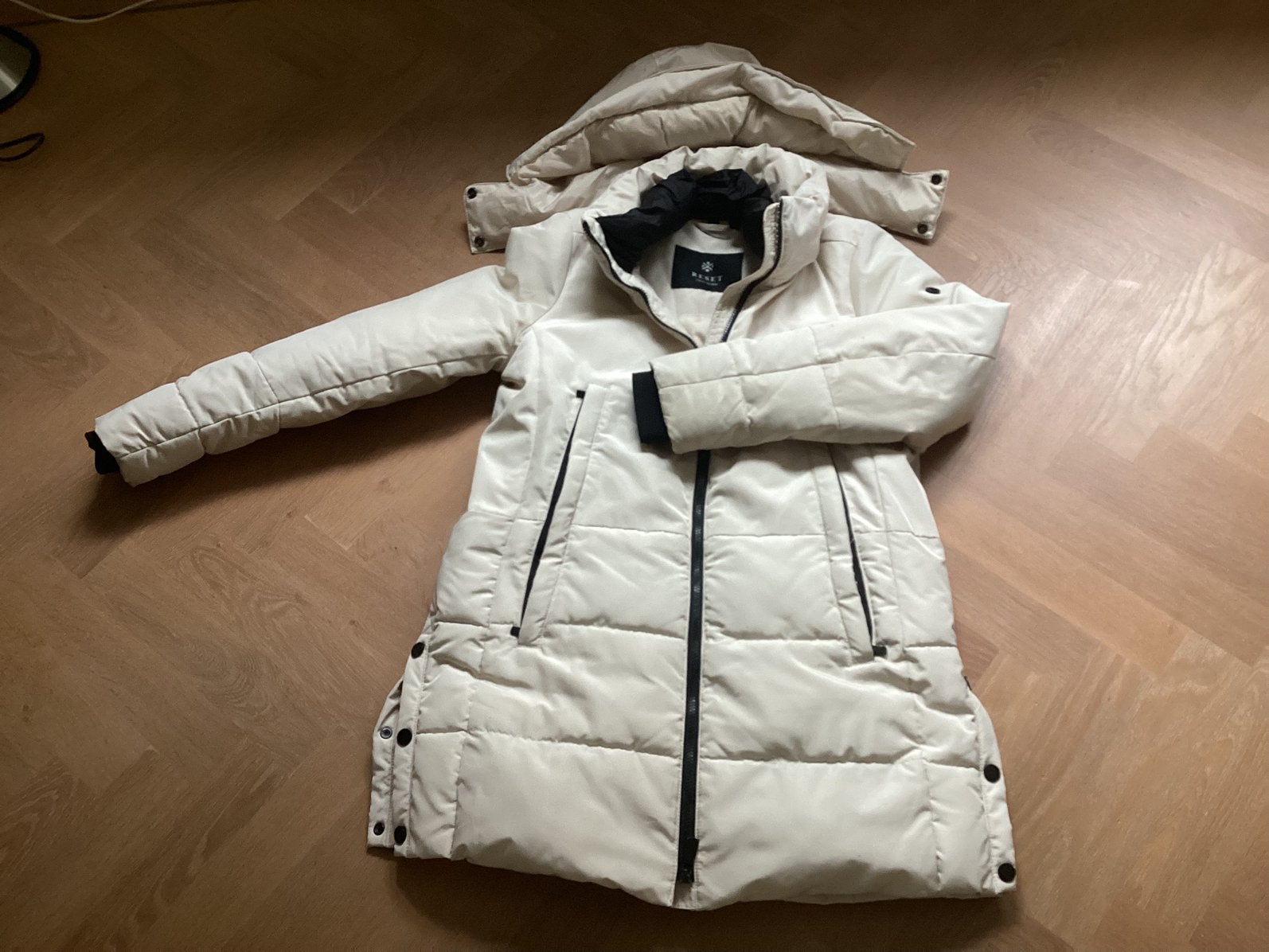 Dames winterjas, merk Reset, mt L, 40-42, kleur gebroken wit, Kleding | Dames, Ophalen of Verzenden, Zo goed als nieuw, Overige kleuren