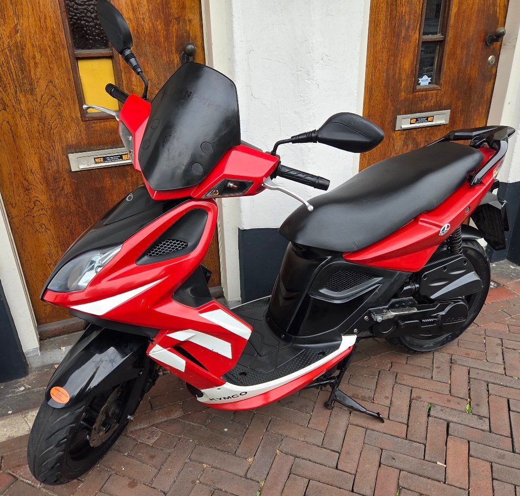 Beschrijving Kymco Super 8 Rood Bromscooter €1250, Ophalen, Gebruikt, Maximaal 45 km/u, Benzine