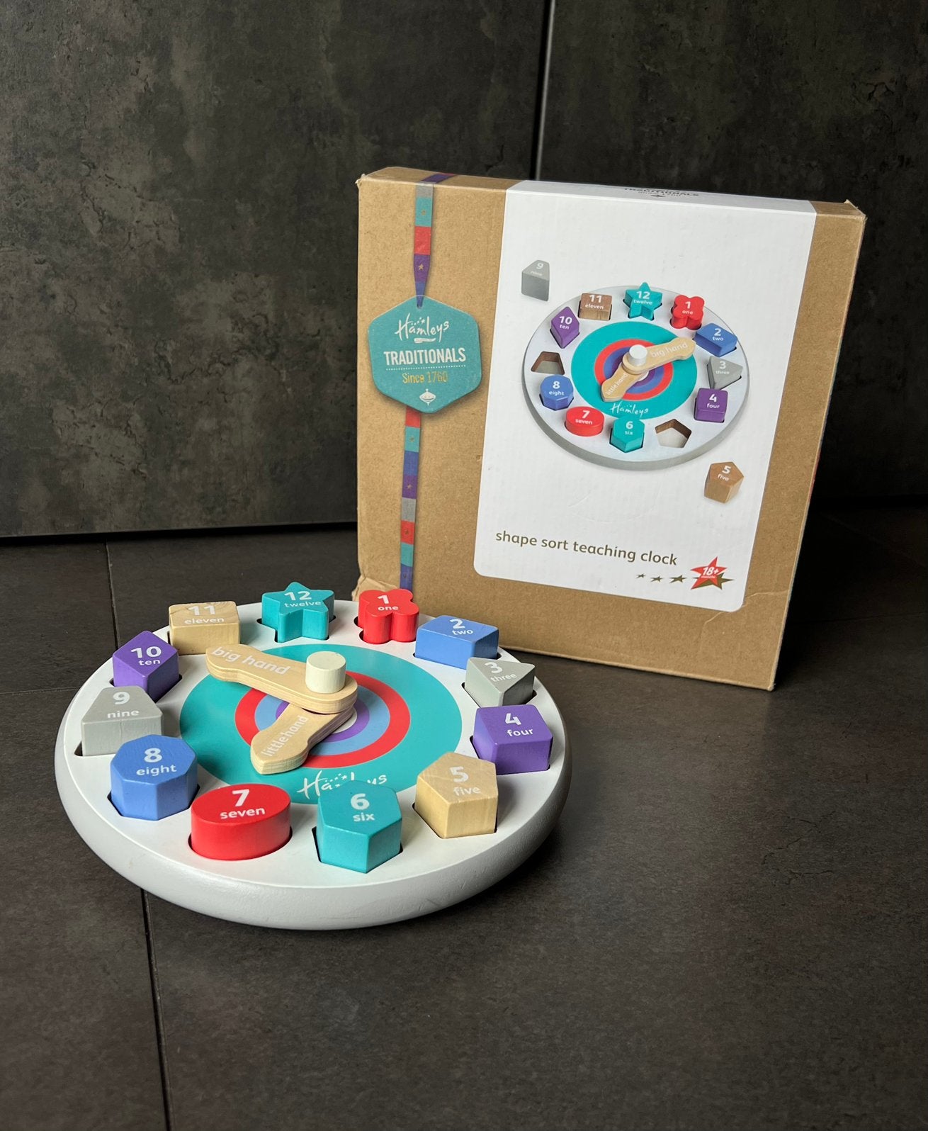 Hamleys Shape Houten leerklok sorteer speelgoed Nieuw + doos, Ophalen of Verzenden, Zo goed als nieuw