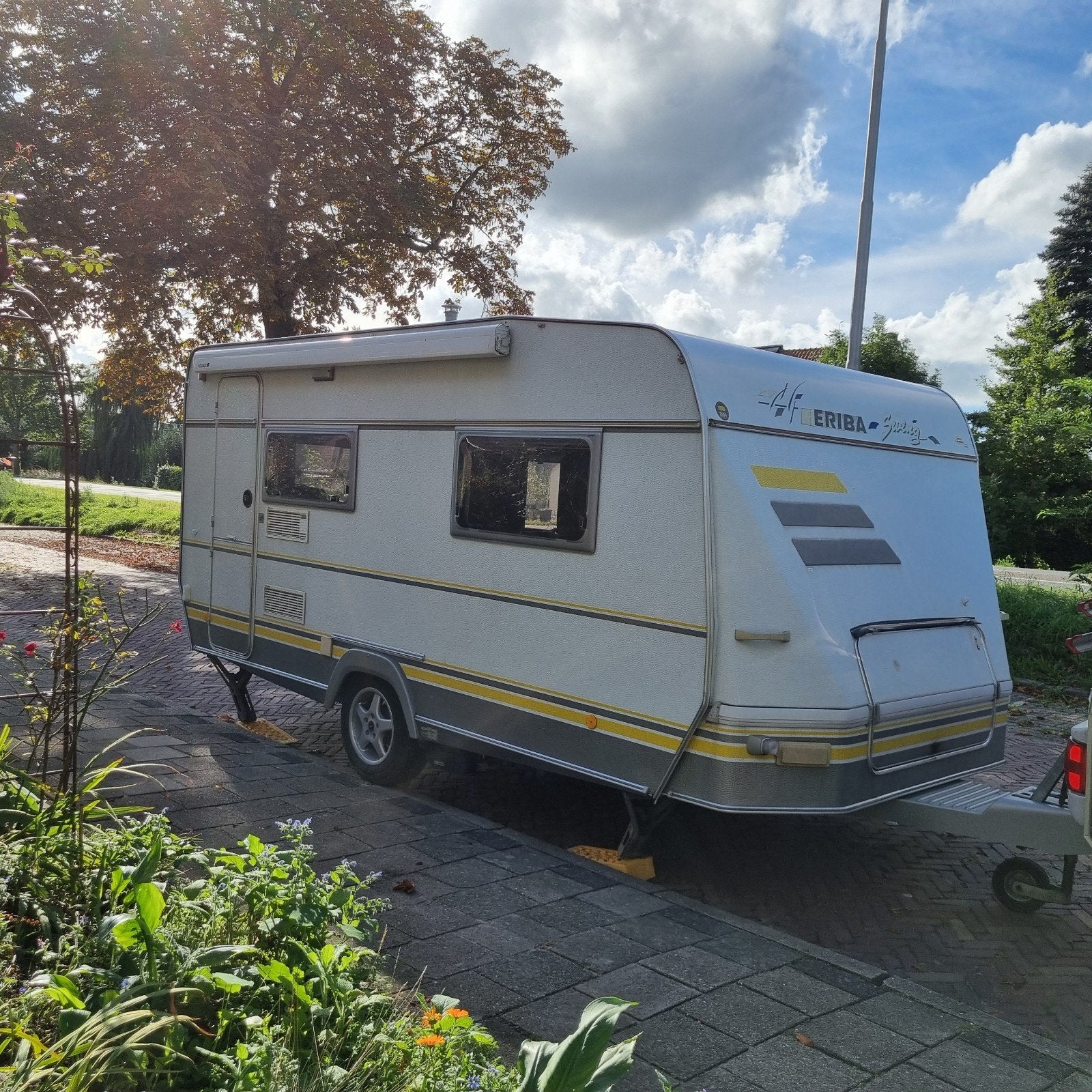 Eriba Hymer Swing met mover(2025) luifel en Frans bed 6.37m, Standaardzit, Frans bed, 5 tot 6 meter, Eriba