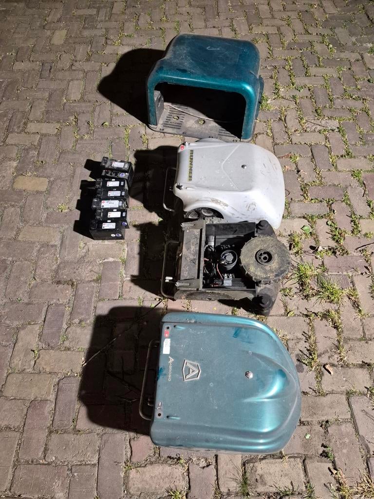 3x Ambrogio L200 Robotmaaiers met laadstation en onderdelen, Ophalen, Gebruikt, Bestuurbaar via app, Ambrogio