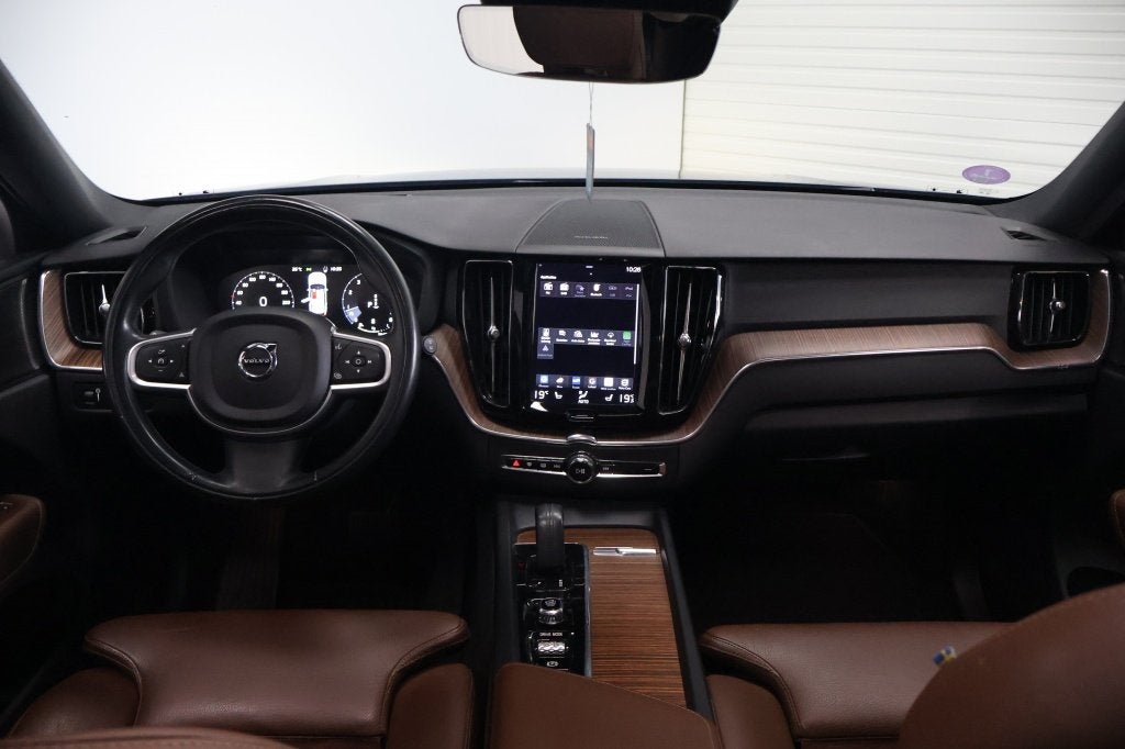 Volvo XC60 2.0 B5 Momentum Exclusive | Trekhaak | Panoramada, 15 km/l, Gebruikt, Euro 6, 4 cilinders