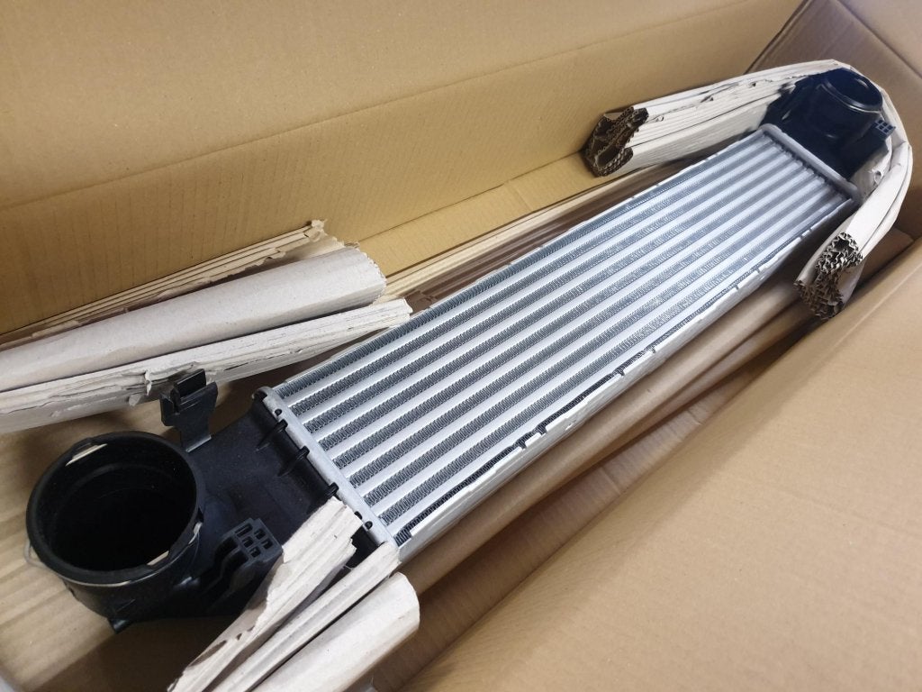 Nieuwe originele intercooler W203 C-Klasse A2035000600 [475], Mercedes-Benz, Niet ingevuld, Nieuw, Niet ingevuld