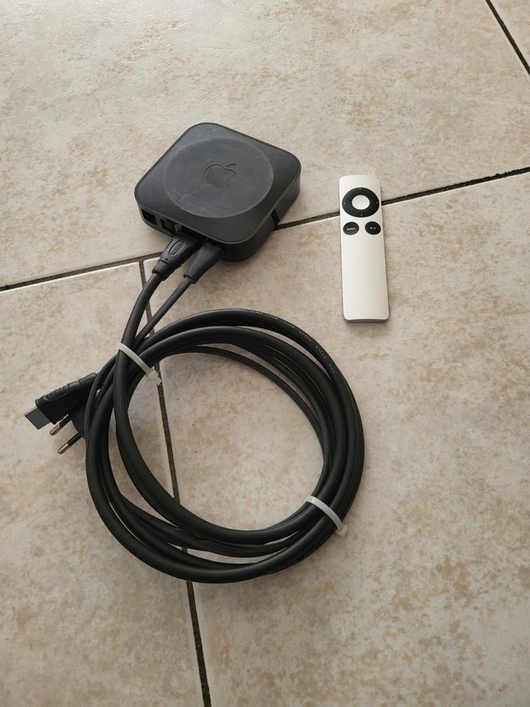 Apple TV 2e generatie met afstandsbediening en kabels, Audio, Tv en Foto, Mediaspelers, Ophalen of Verzenden, Gebruikt, HDMI, Zonder harde schijf