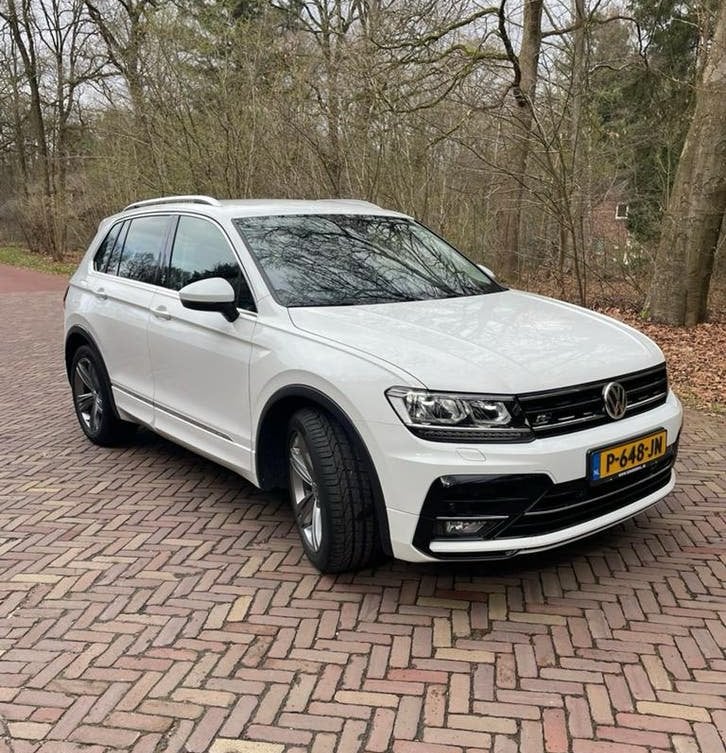 Volkswagen Tiguan R-Line 1.4 TSI 150 PK met nieuwe APK, Auto's, Automaat, Stof, Zwart, 150 pk