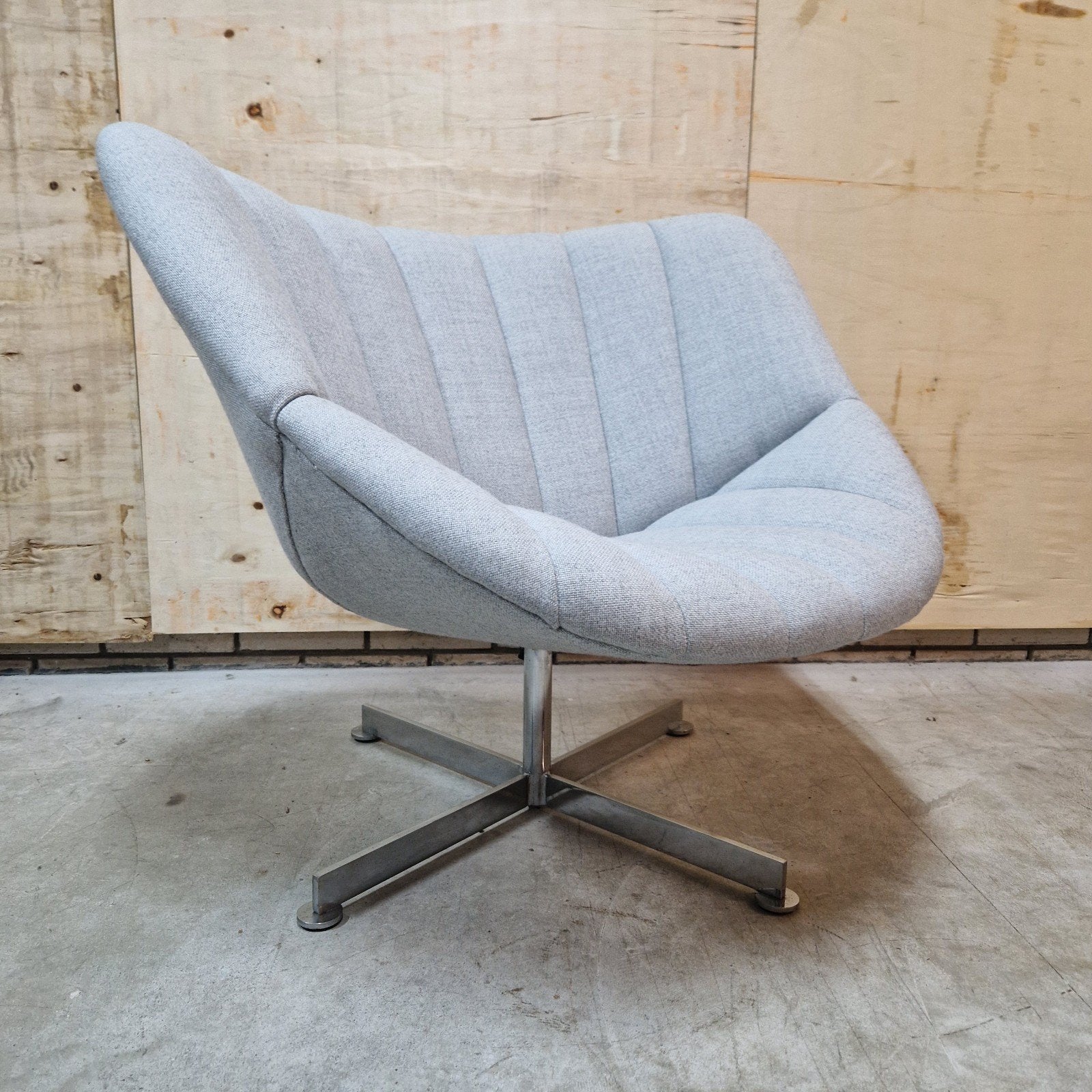 Vintage draaifauteuil Rudolf Wolf Noordwolde nieuw bekleed, Huis en Inrichting, Kolibrivintagehal@gmail.com, Aaldertgeertsstraat 43 Olst