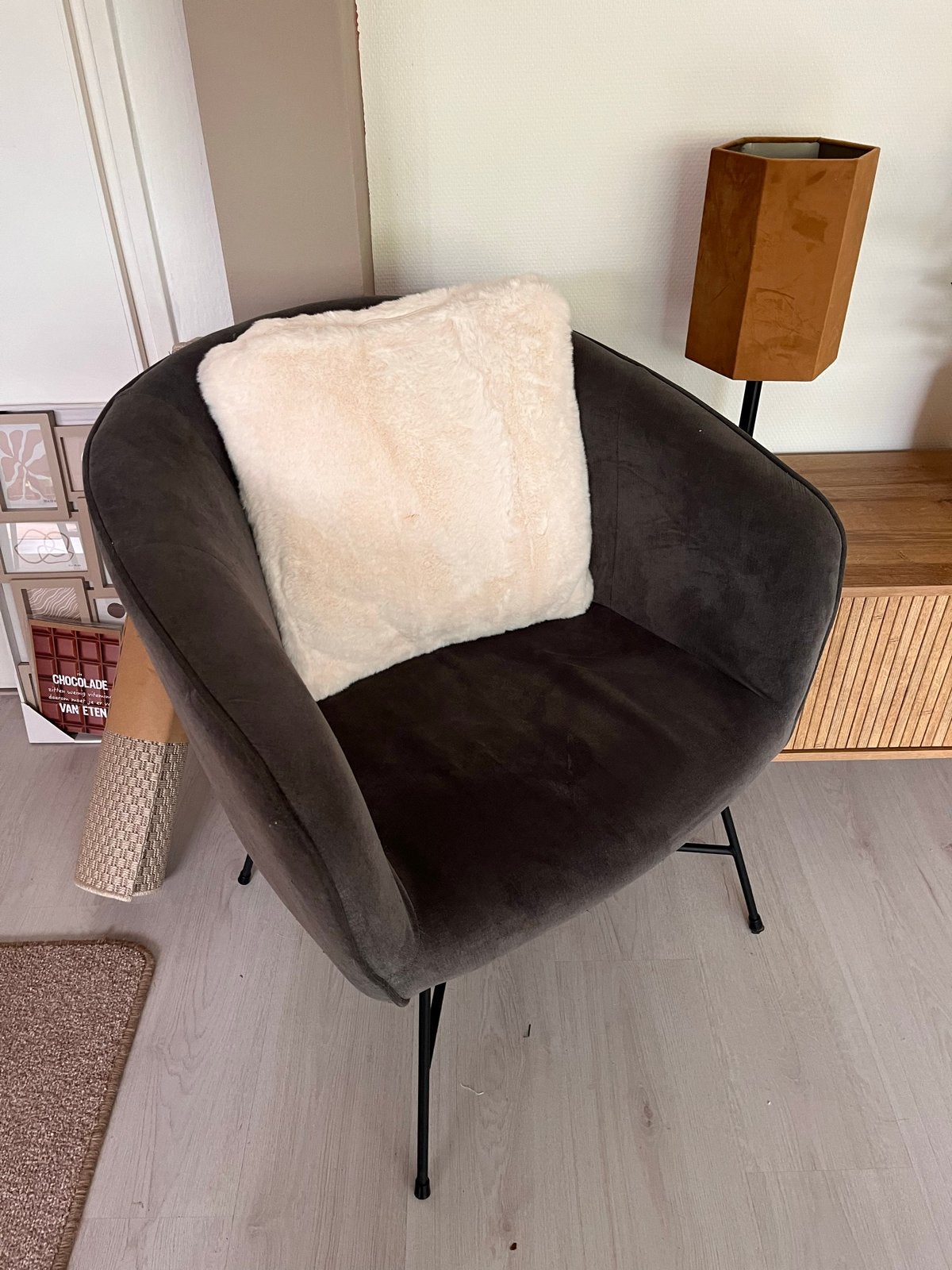 Comfortabele grijze fauteuil met zwarte poten, Ophalen, Zo goed als nieuw, Metaal, Eén
