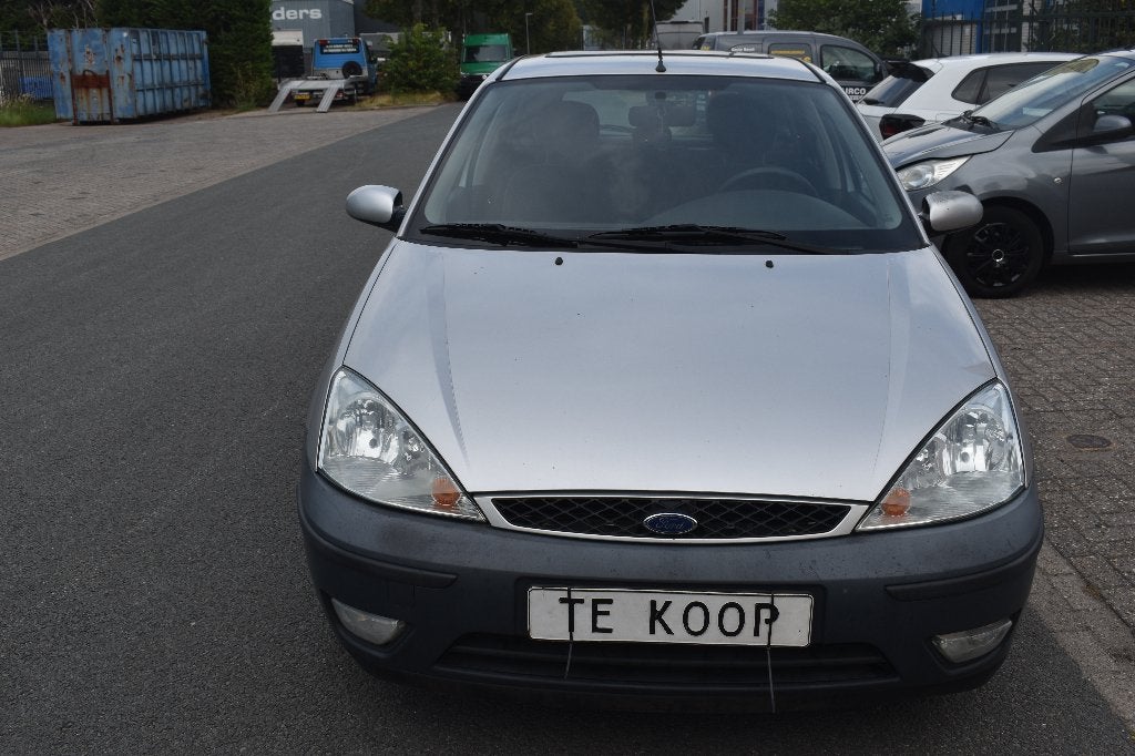 Ford Focus 1.6 I Ambiente AUTOMAAT  2003 Grijs, Auto's, 1596 cc, 4 cilinders, 100 pk, 49 €/maand