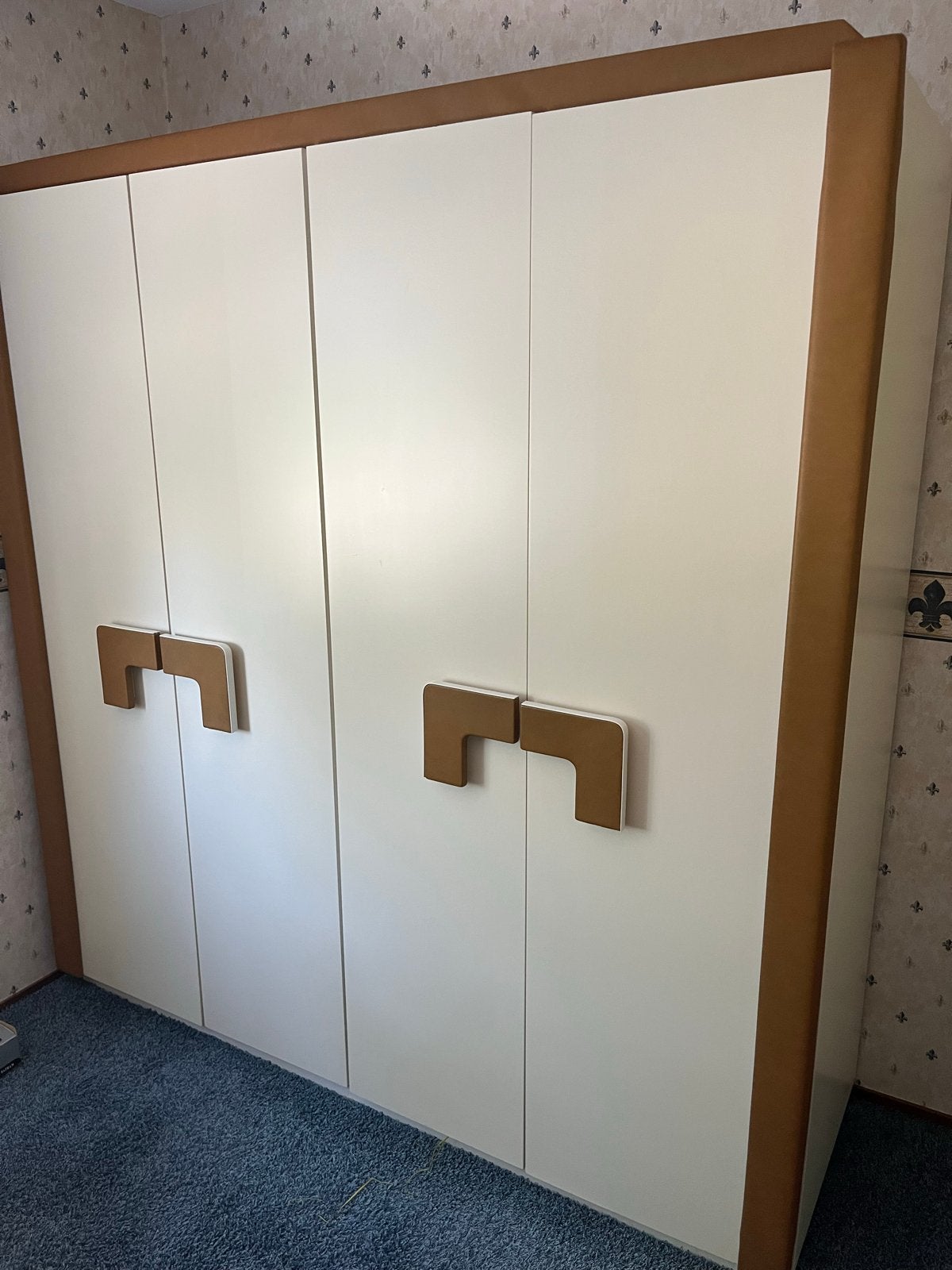Linnenkast bruin/geel met veel opbergruimte (190x62x200), Ophalen, Overige materialen, Gebruikt, 200 cm of meer