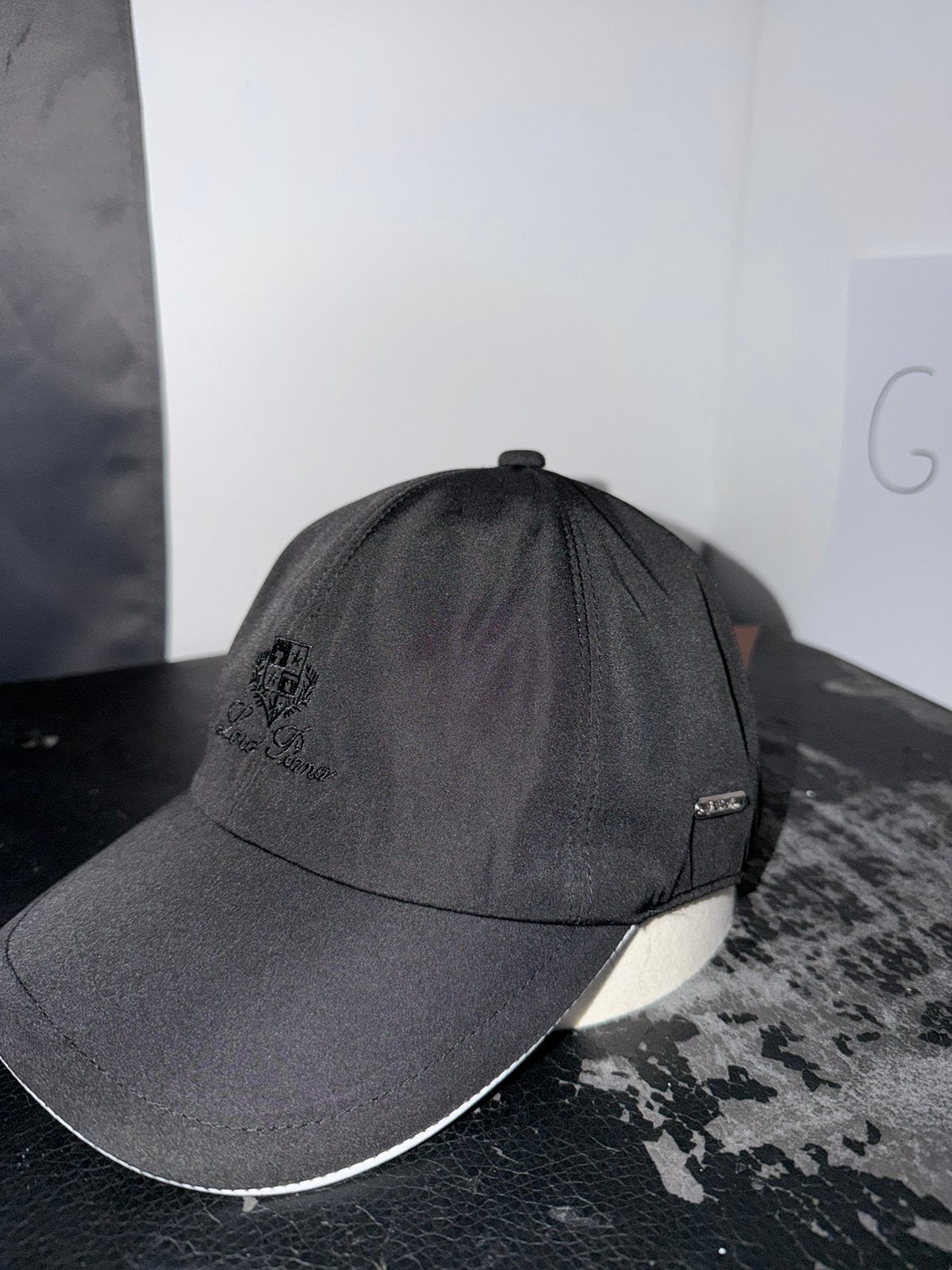Loro Piana Zwarte Pet - Zo goed als nieuw, Ophalen of Verzenden, Zo goed als nieuw, One size fits all, Pet