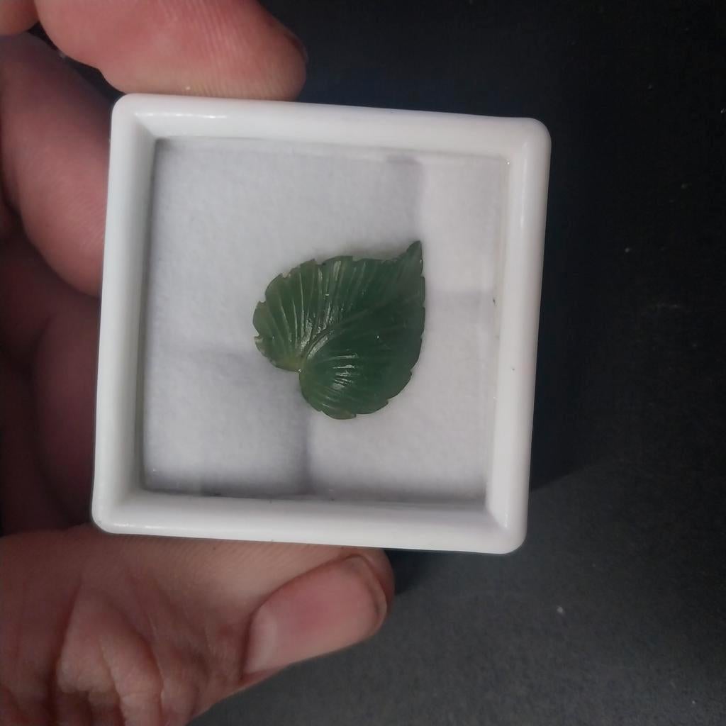 Hand gegraveerde jade blad, Verzamelen, Mineralen en Fossielen, Ophalen of Verzenden