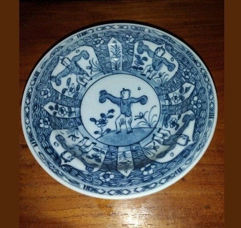 Kangxi Stijl Chinees Porseleinen Bord met 'Zotjes' Motief, Ophalen of Verzenden