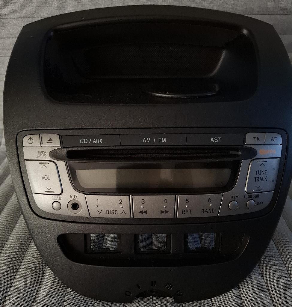 09 - Autoradio Toyota Aygo incl. console, Auto diversen, Autoradio's, Ophalen of Verzenden, Gebruikt