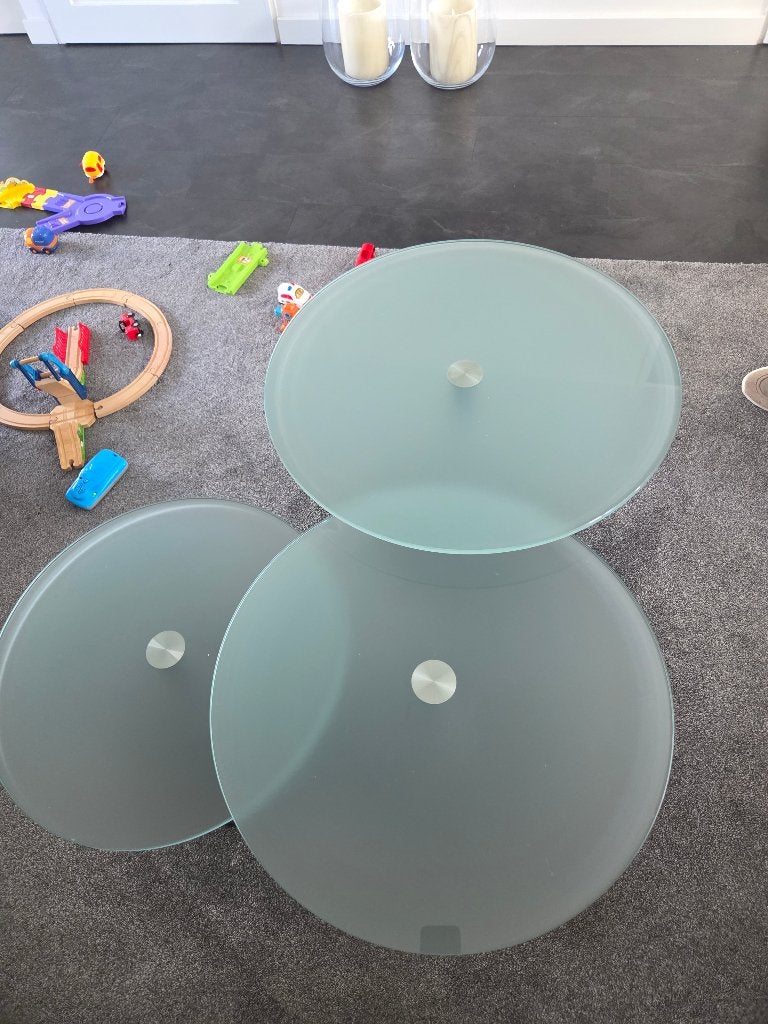 Set van 3 design bijzettafels melkglaslook & marmeren voet, Huis en Inrichting, Minder dan 55 cm, Gebruikt, Rond, Glas