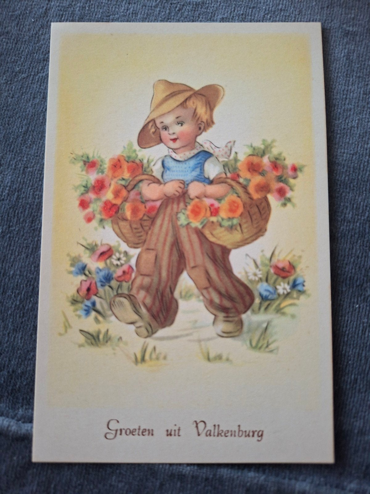 Kindje met aan elke arm een mand vol bloemen, Verzenden, 1940 tot 1960, Ongelopen, Overige thema's