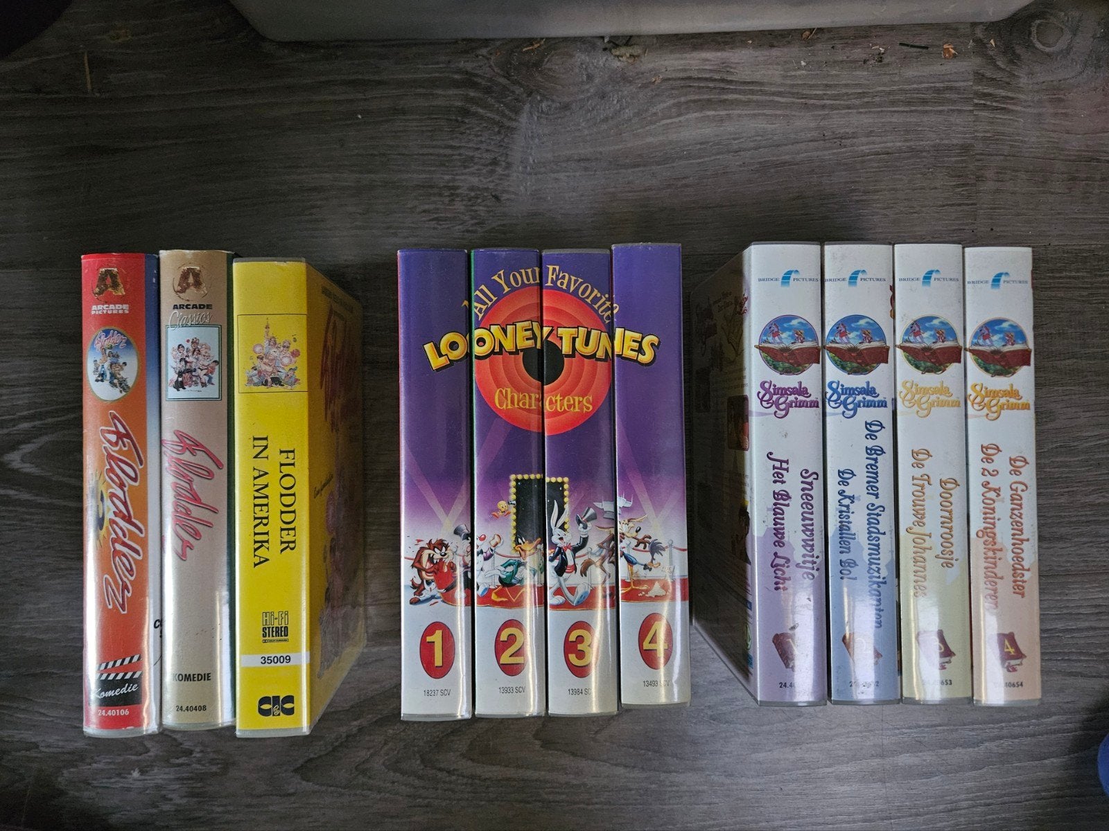 Complete VHS Sets: Flodder / Simsala Grimm / Looney Tunes, Ophalen of Verzenden, Zo goed als nieuw, Nederlands