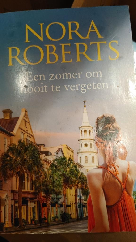 Nora Roberts - Een zomer om nooit te vergeten, Ophalen of Verzenden, Gelezen, Nora Roberts, Europa overig