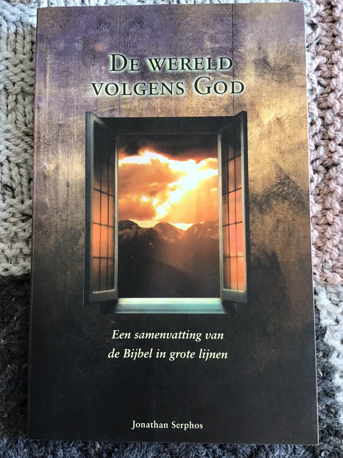 J. Serphos - De wereld volgens God, Ophalen of Verzenden, Zo goed als nieuw, J. Serphos