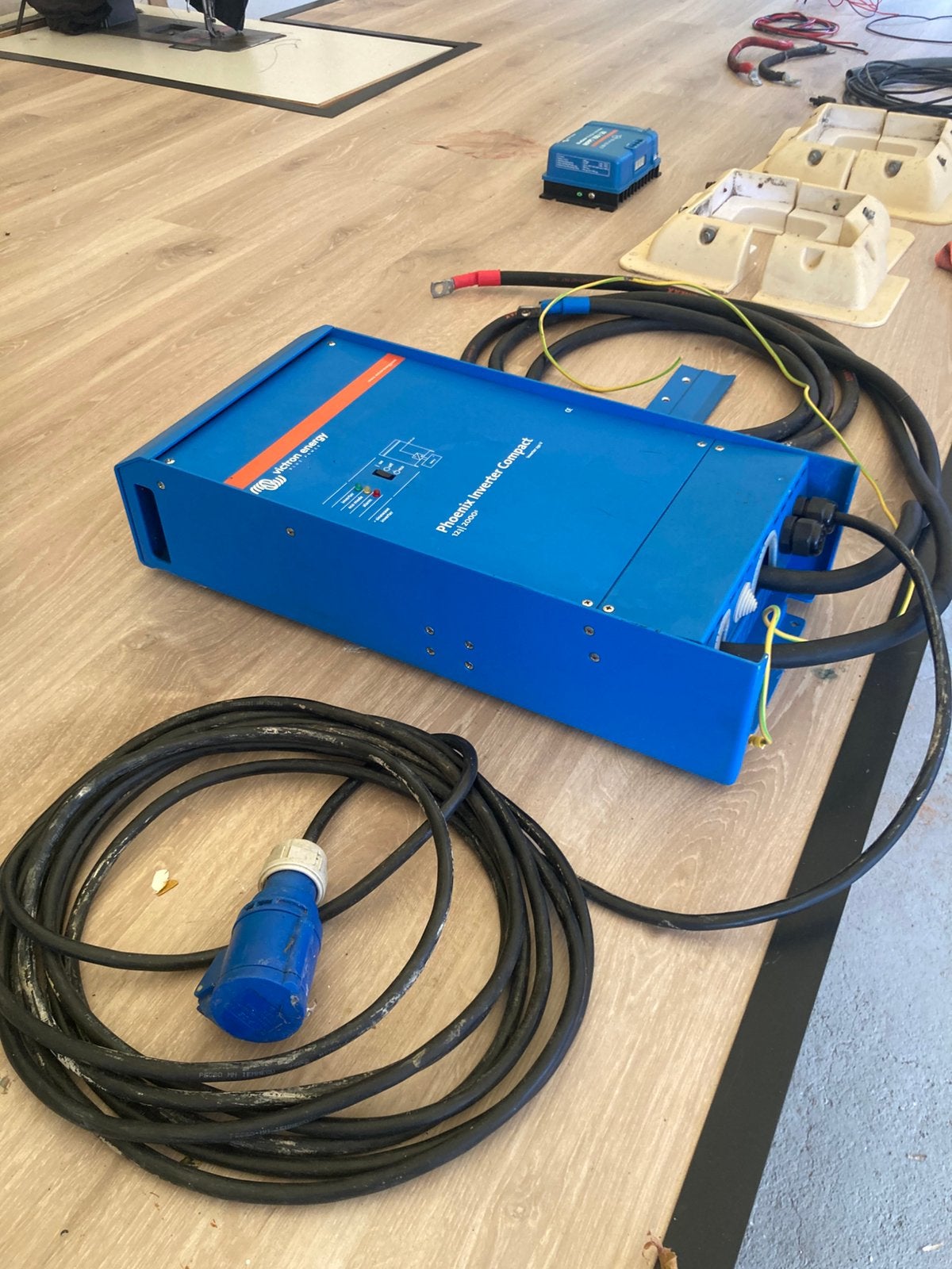 Complete set: 2 accu’s, 2 zonnepanelen, 2 omvormers, kabels, Ophalen, Zo goed als nieuw, Compleet systeem