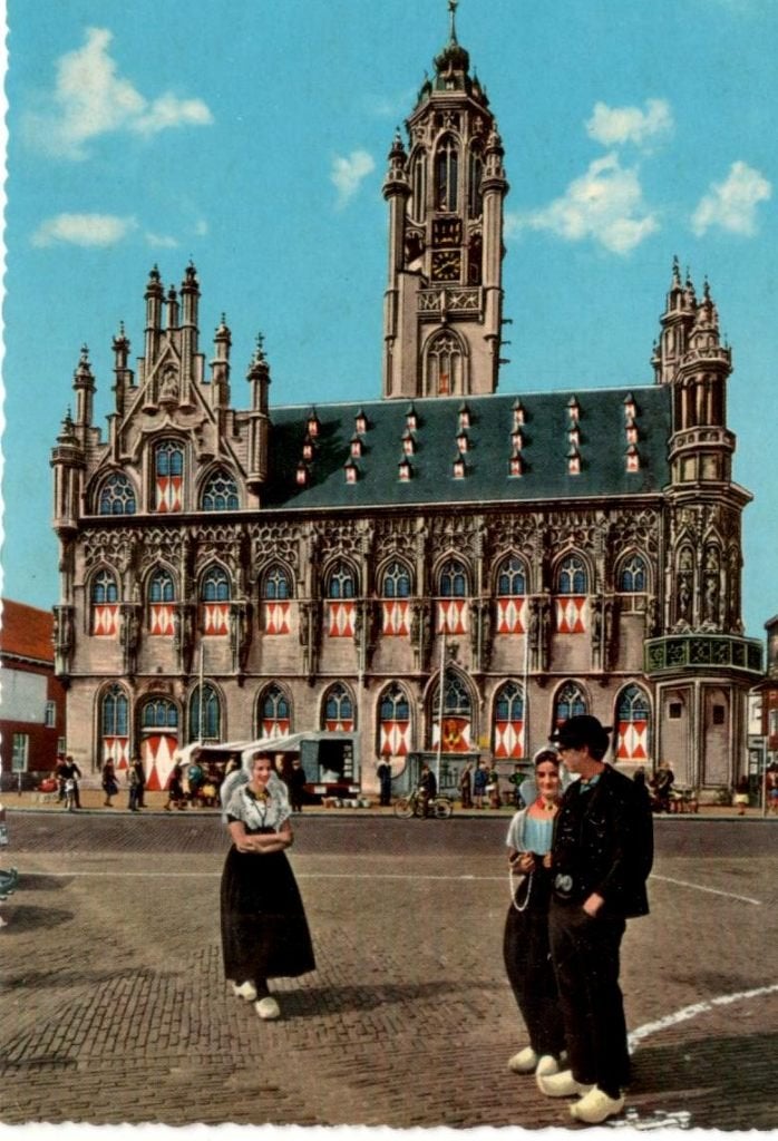 Middelburg stadhuis o.a. klederdracht, Verzamelen, Verzenden, 1960 tot 1980, Ongelopen, Zeeland