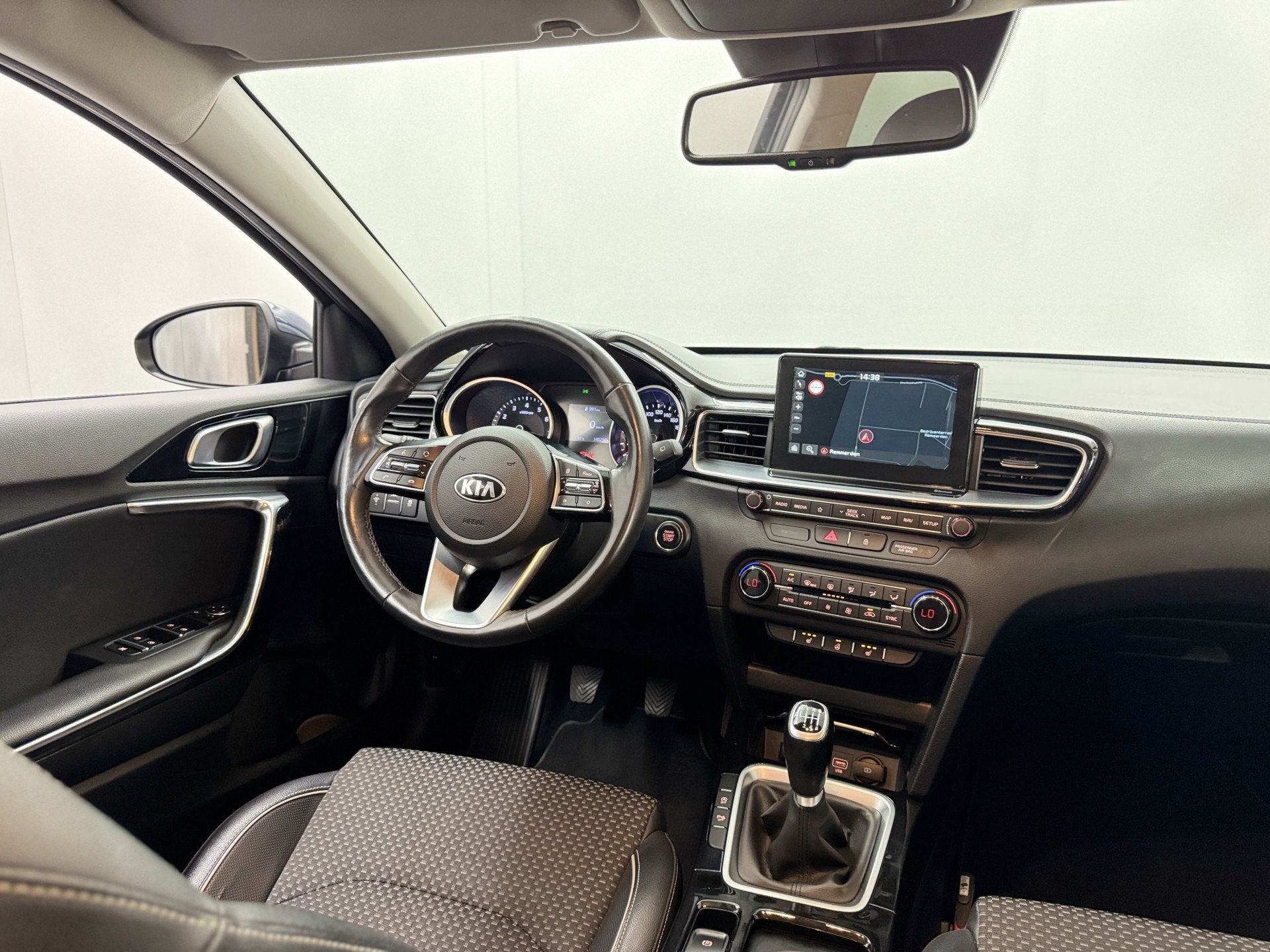 Kia Ceed Sportswagon 1.4 T-GDi DynamicPlusLine | Stuur+stoel, 4 cilinders, Met garantie (alle), Blauw, Leder en Stof