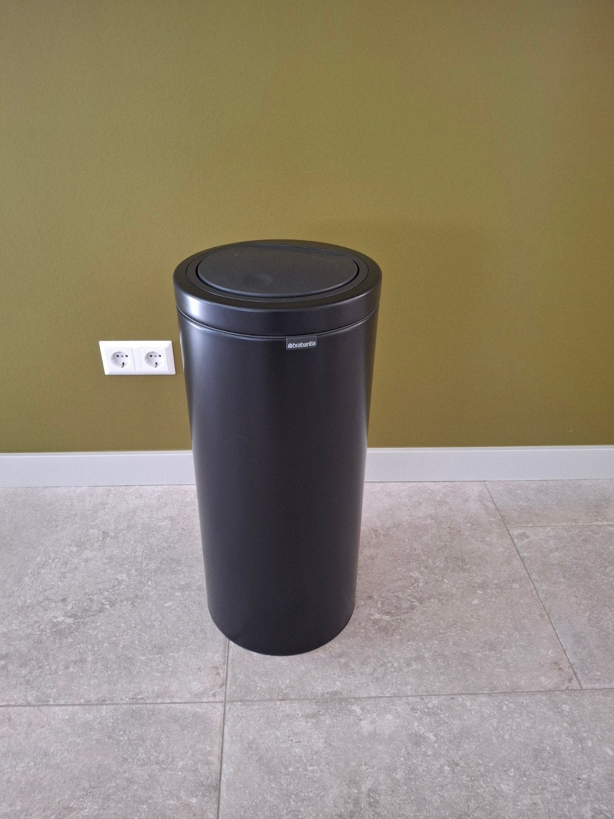 Brabantia Touch Bin Flat Top prullenbak 30L Matt Black, Ophalen, 20 tot 30 liter, Zo goed als nieuw, 75 – 100