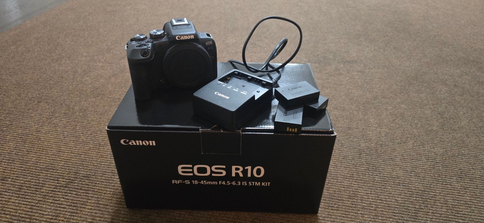 Canon EOS R10 body inclusief accessoires, Ophalen, Accu, Canon, Zo goed als nieuw