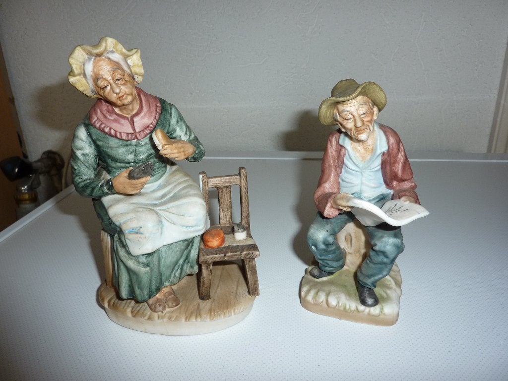2 oude beeldjes man en vrouw, Ophalen of Verzenden, Gebruikt, Mens