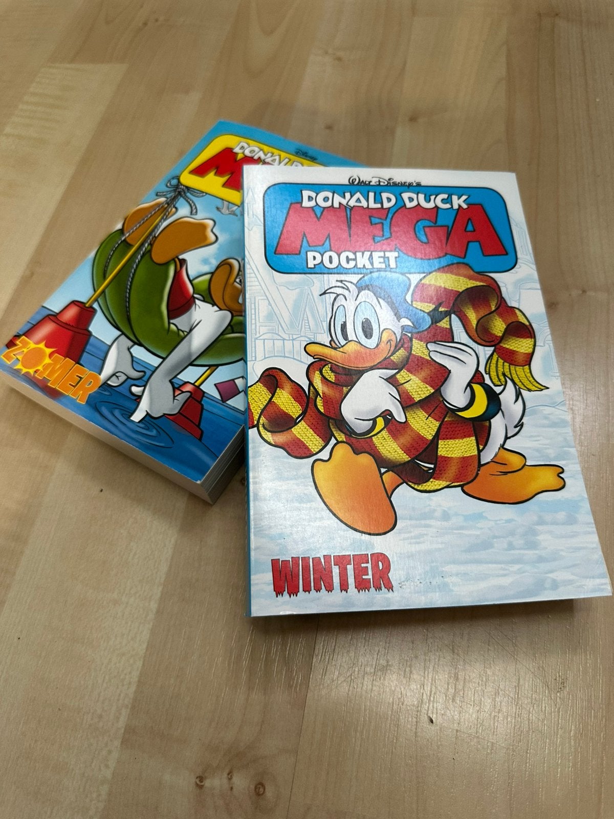 Donald Duck- mega pocket - winter en zomer, Meerdere comics, Ophalen of Verzenden, Zo goed als nieuw, Europa