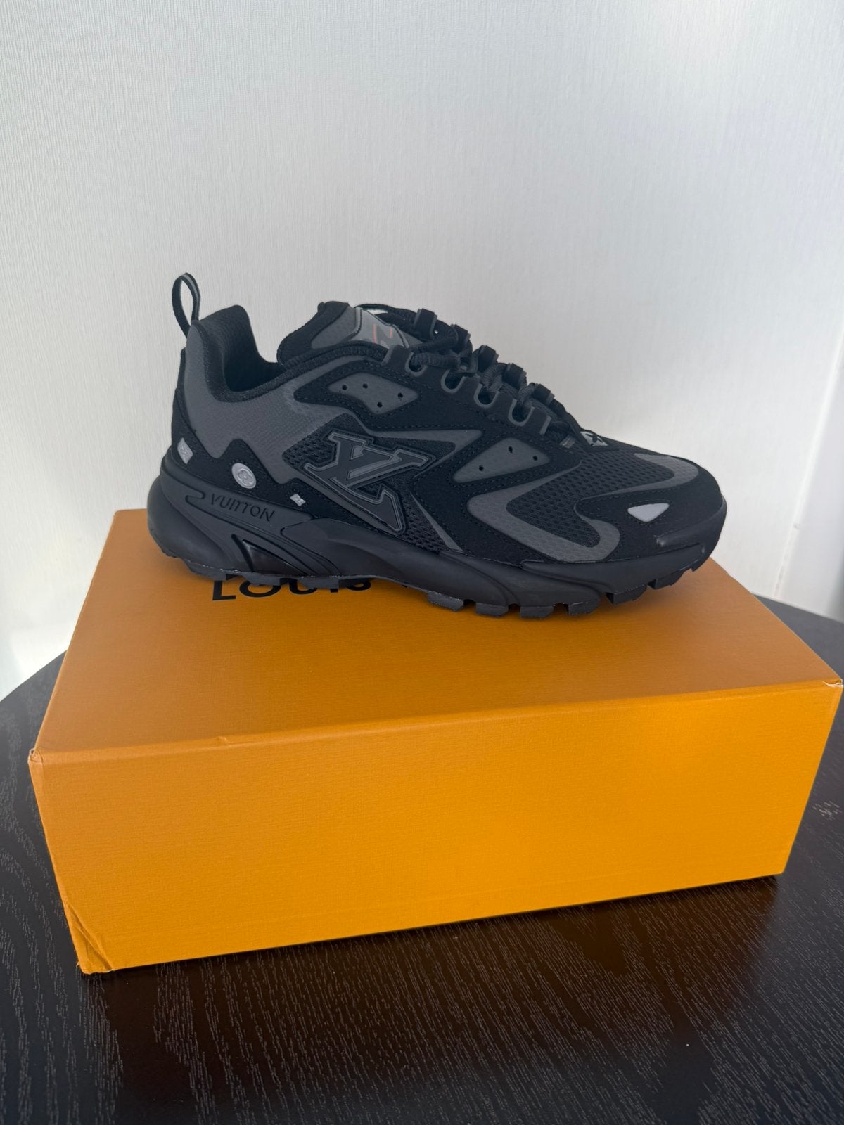 LV Runner Black Sneaker - UITVERKOOP, Kleding | Heren, Ophalen of Verzenden, Zo goed als nieuw, Zwart
