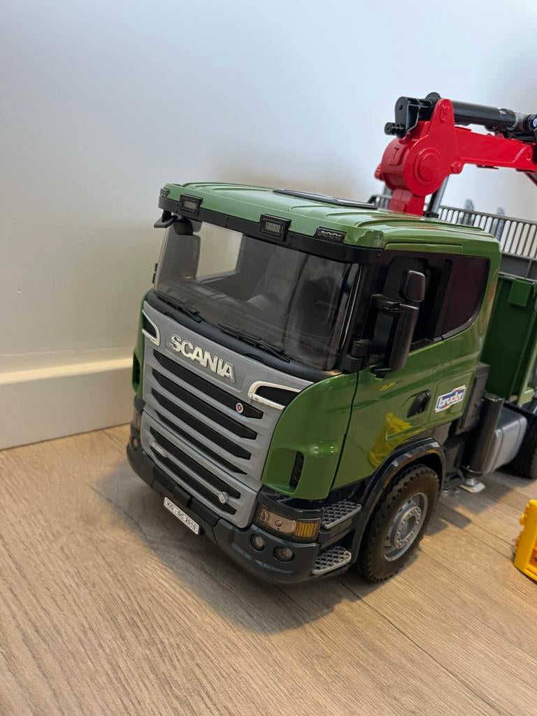 Bruder Scania V8 Vrachwagen Hout Transporter met Kraan, Ophalen of Verzenden, Gebruikt