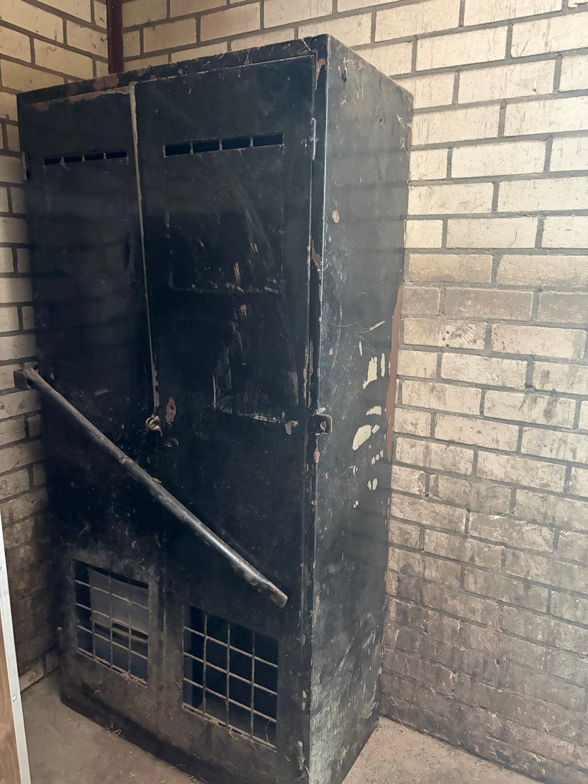 Robuuste metalen kast/kluis - Industrieel design, Ophalen, Gebruikt