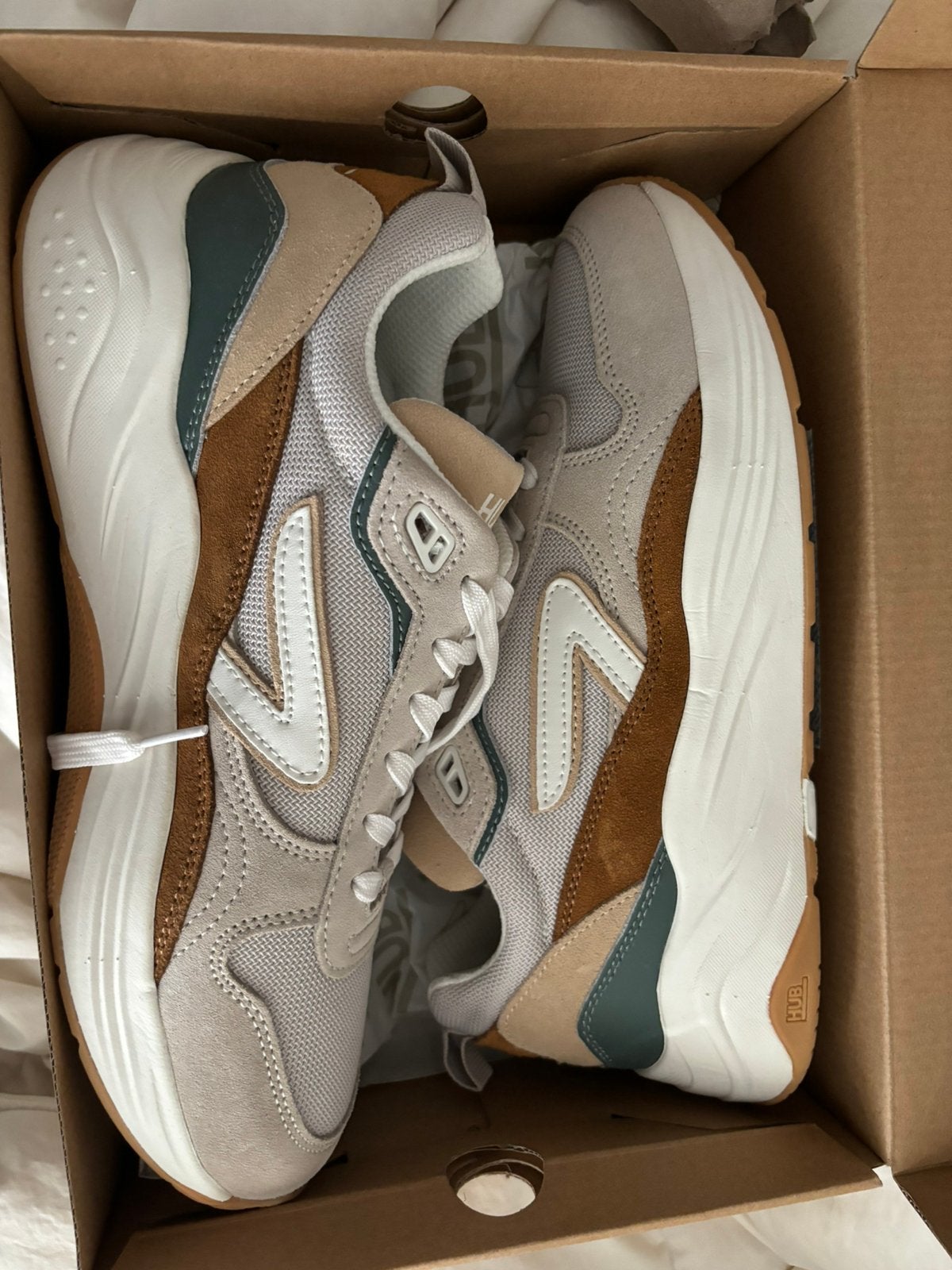 HUB GLIDE Lichtbeige/Off-white/Cognac Heren Maat 43, Kleding | Heren, Schoenen, Overige kleuren, Sportschoenen, Nieuw, Ophalen of Verzenden