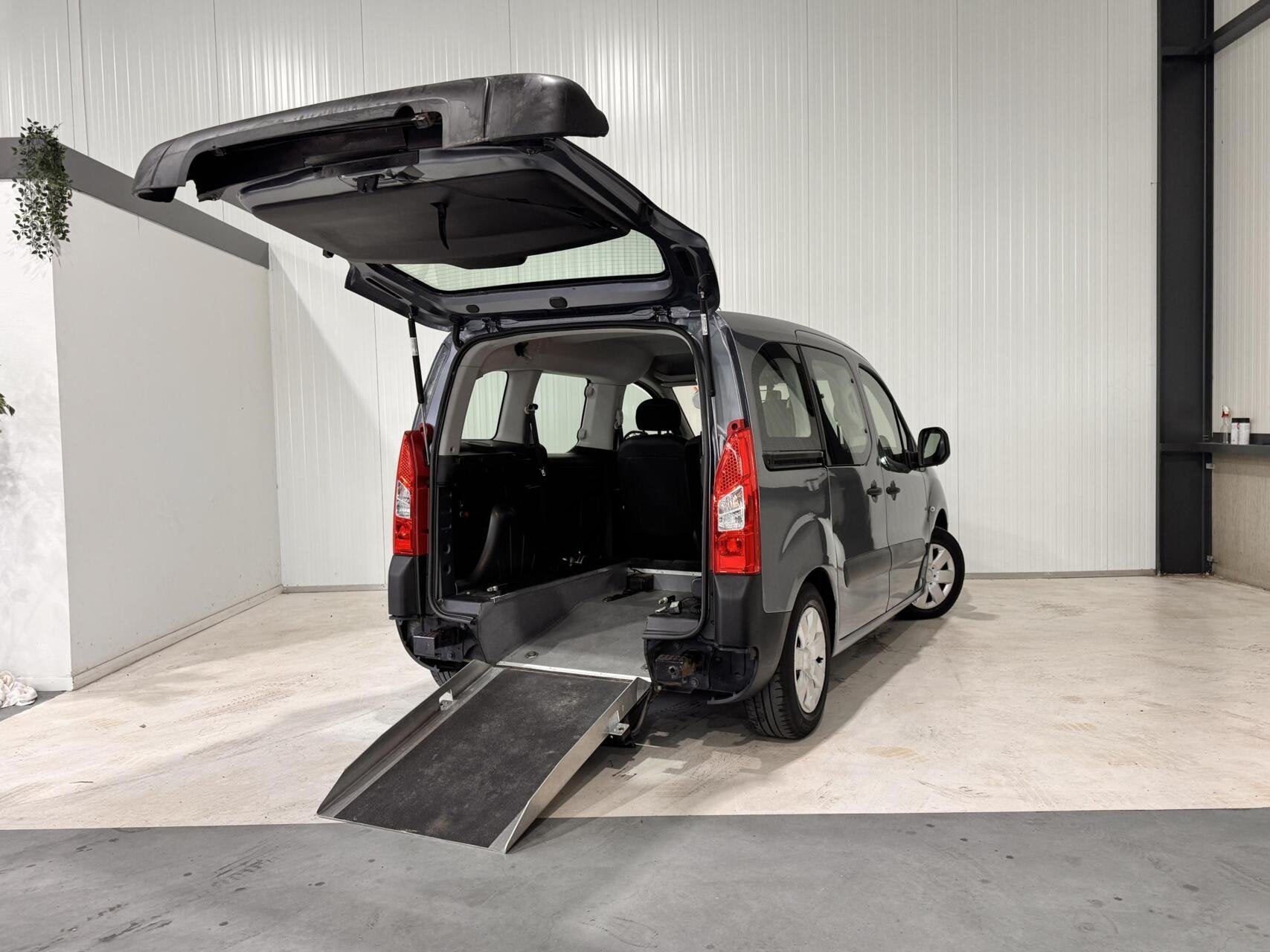 Citroen Berlingo combi 1.6-16V Cinqspace| HANDICAP OMBOUW, Auto's, Citroën, Voorwielaandrijving, Gebruikt, 4 cilinders, Met garantie (alle)