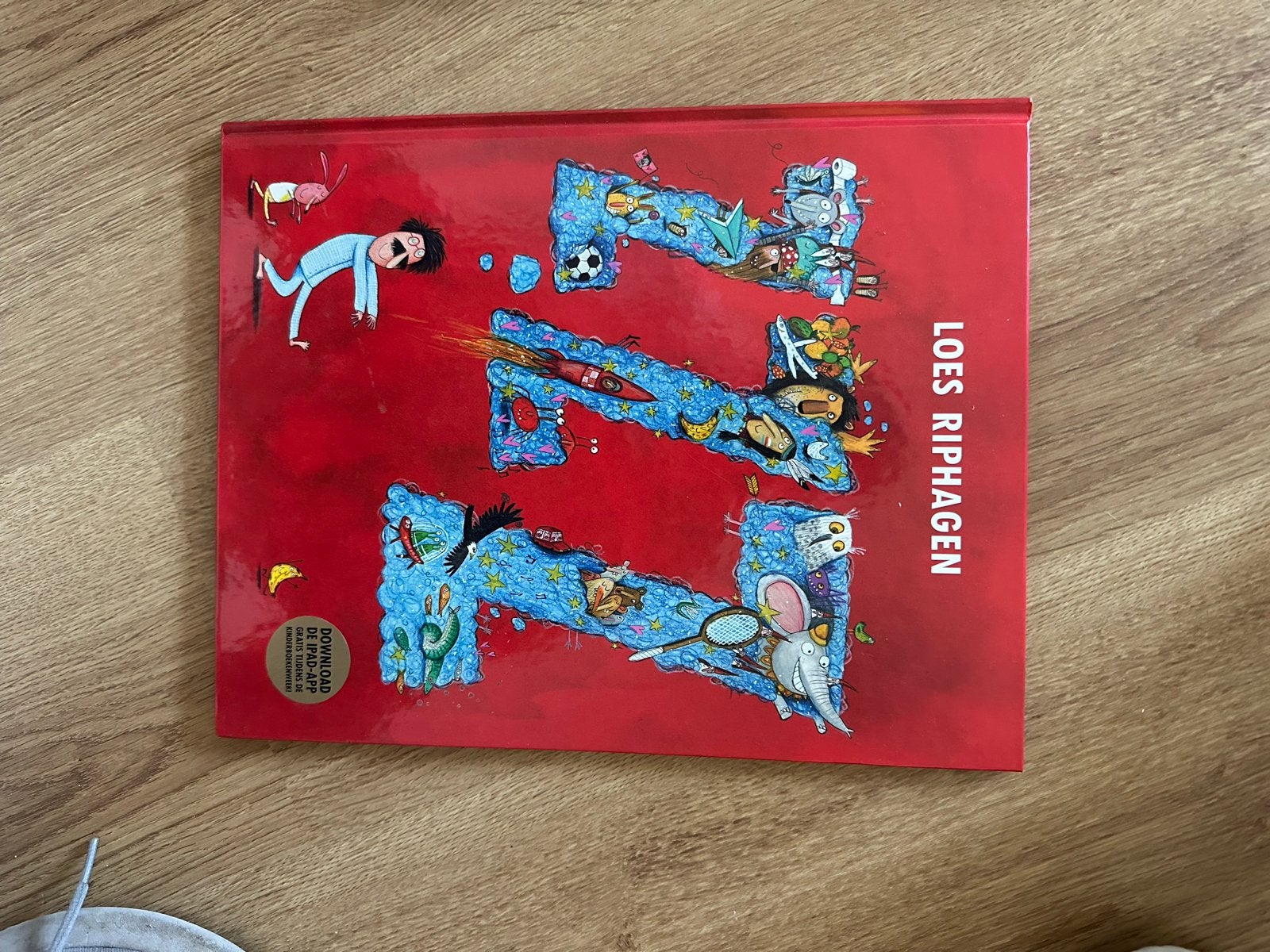 Loes Riphagen - Het grote voorleesboek van Loes Riphagen, Ophalen of Verzenden, Zo goed als nieuw, Fictie algemeen